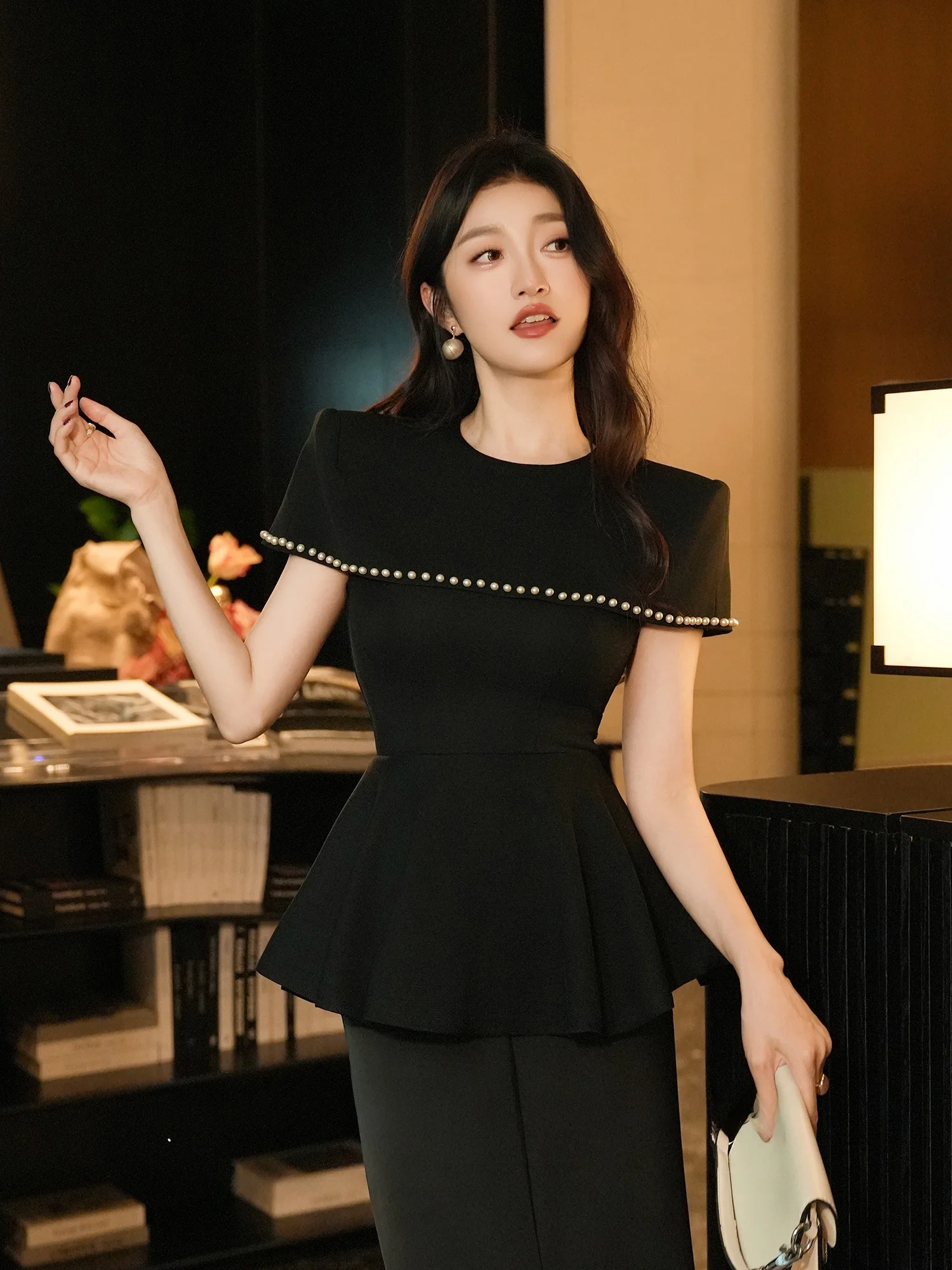 

Original MD Summer 2025 Slimming Pearl Trim Waist irt Korean Sle Acetate Fiber UV Protection ort Sve round Ne Top