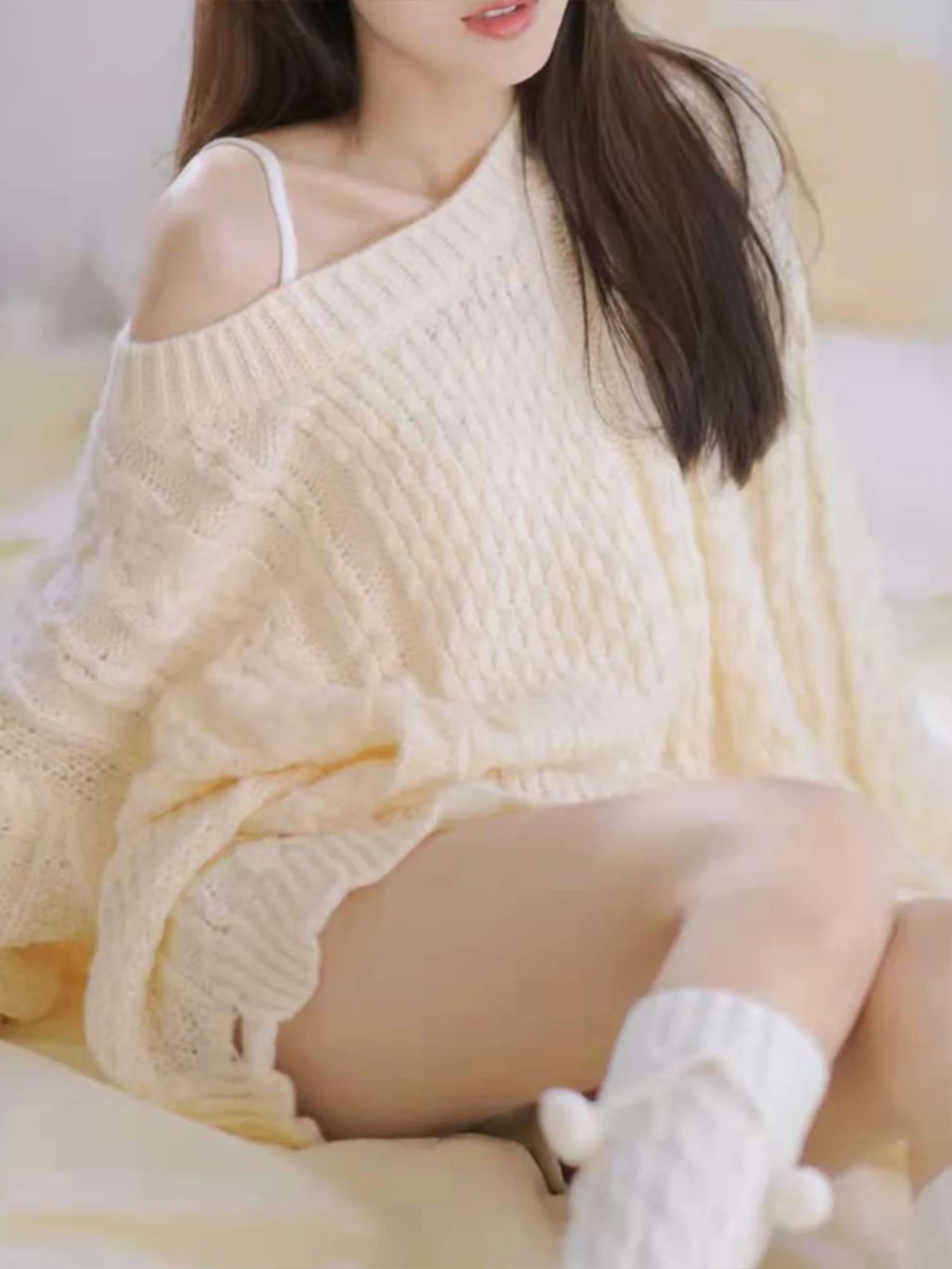 soft-cozy-women's-overhead-sweater-one-shoulder-outfit-lazy-slimming-early-autumn-new-style-gentle-breeze-lockbone-top