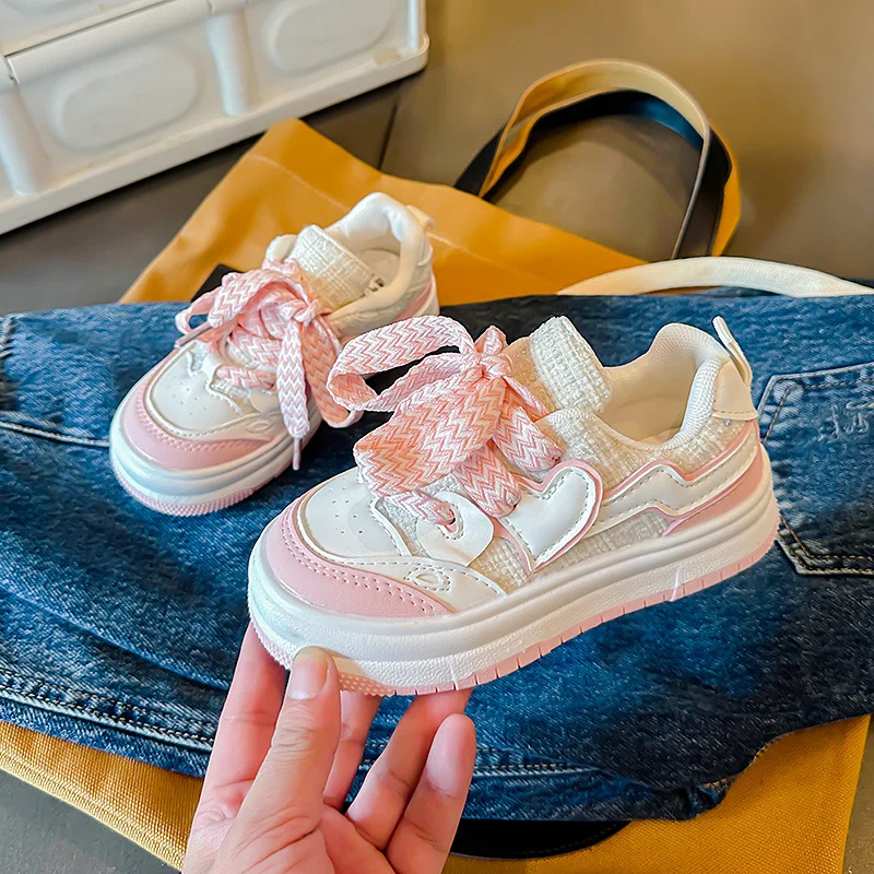 キッズノンスリップ軽量スニーカー男の子と女の子用通気性アウトドアスポーツシューズ学校スケートやカジュアルウェア用