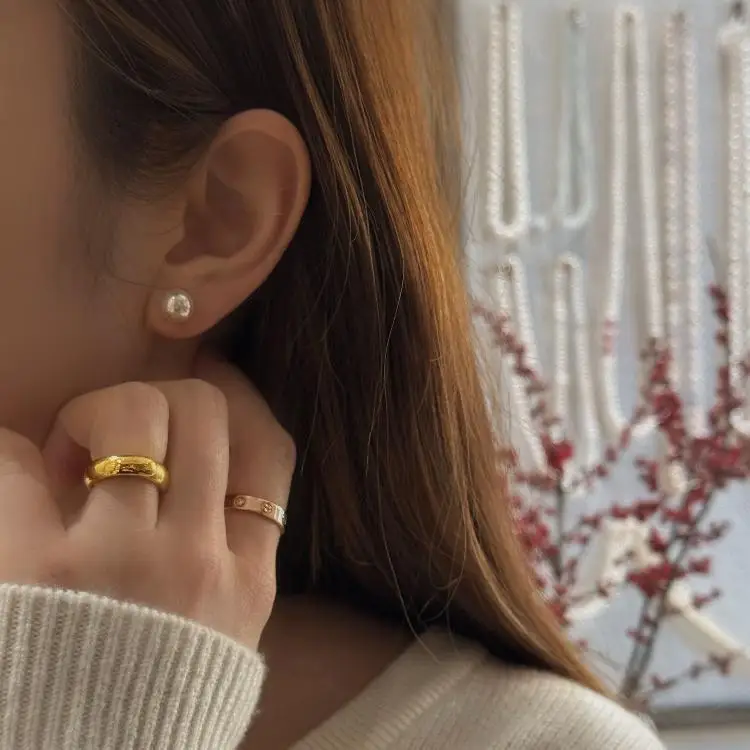 

Серьги-гвоздики Aurora из 18-каратного золота 8–9 мм с пресноводным жемчугом без нитрю, идеальный блеск