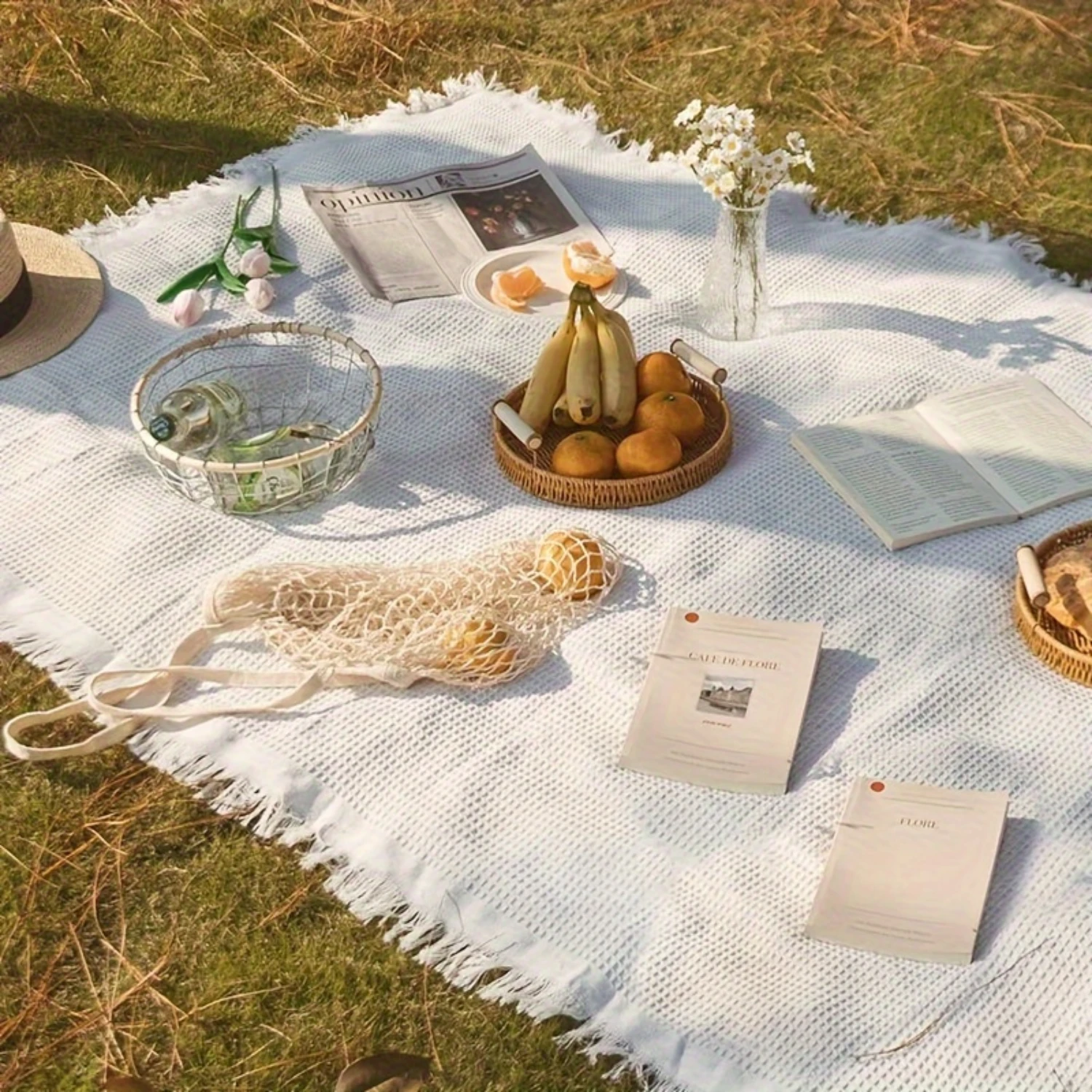 Waterproof Picnic Mat - Durable, Comfortable, Moisture-Proof Outdoor Blanket - Ideal for Camping, Beach, Backyard, and Festivals