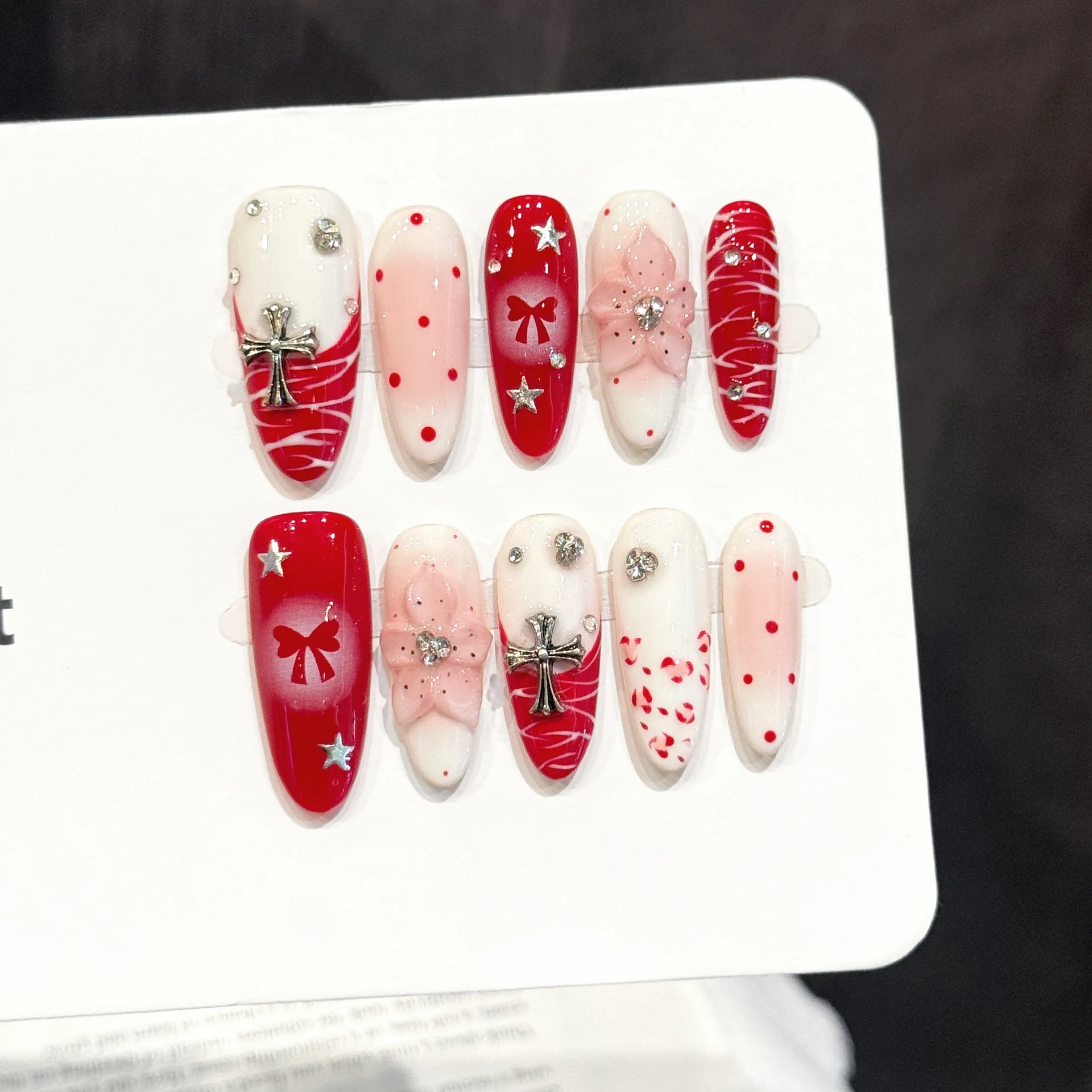10PCS Handmade Press On Nails Red White Contrast Flower Design Sweet Cool Girl With 4-PIECE Tool Adhesive Nail Glue Tabs