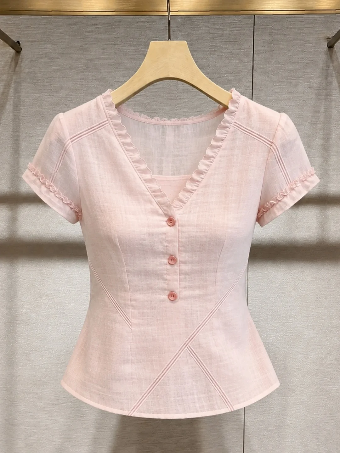 

Korean Style V-Neck Short Sleeve Chiffon Top Women's Slim Fit Fashionable Design Sensation Summer 2026 Ageless Shirt