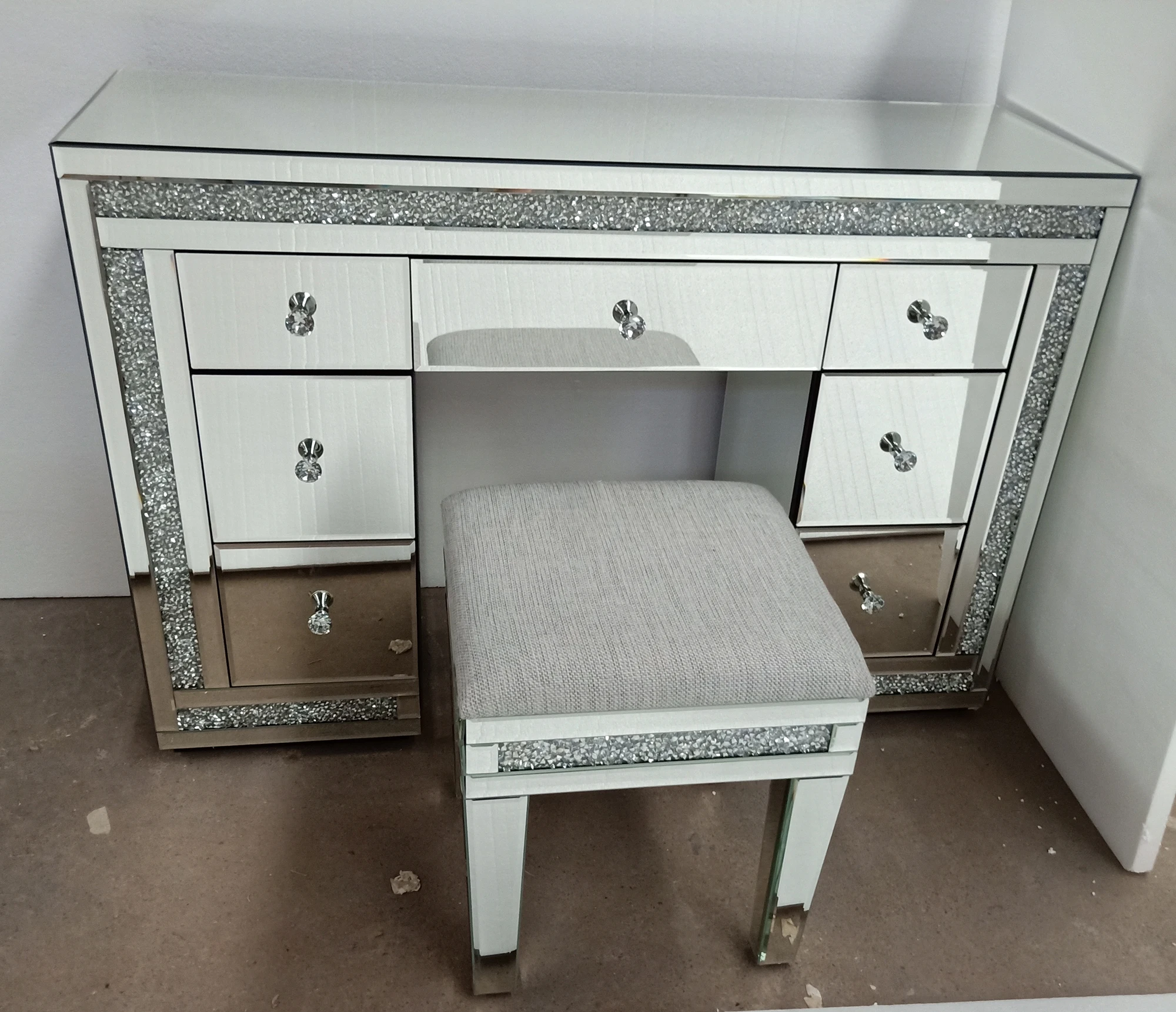 Modern Glam Mirrored Frame Shinny Crystal Decor Vanity Table Dresser Glass Dressing Table For Bedroom Furniture