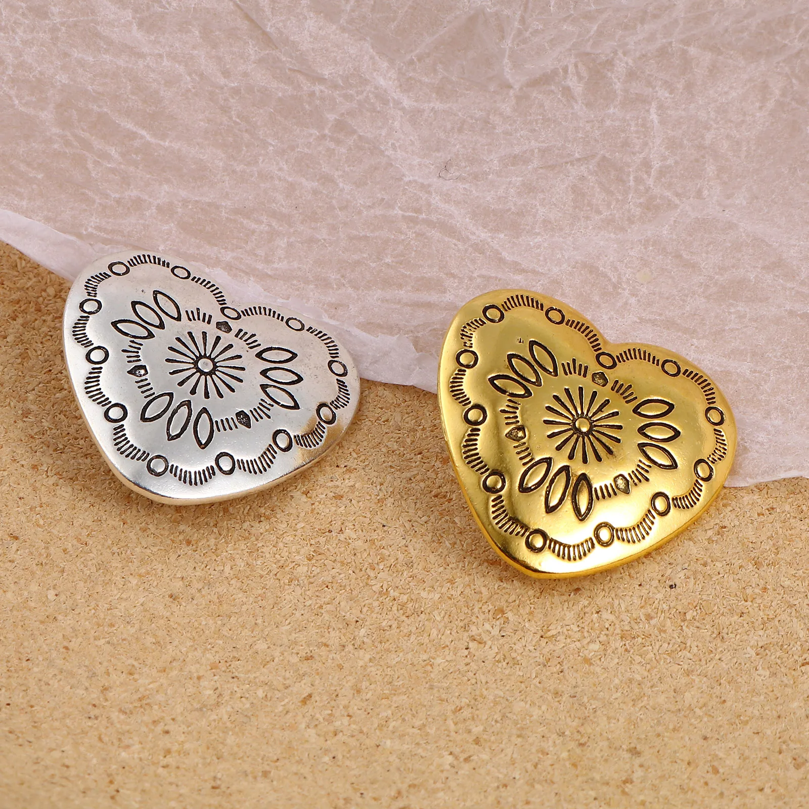 3PCs Sweet Heart Metal Valentine\'s Day ButtonGold/Silver Color Carved DIY Sewing Craft For Clothing Garment Coat Accessories