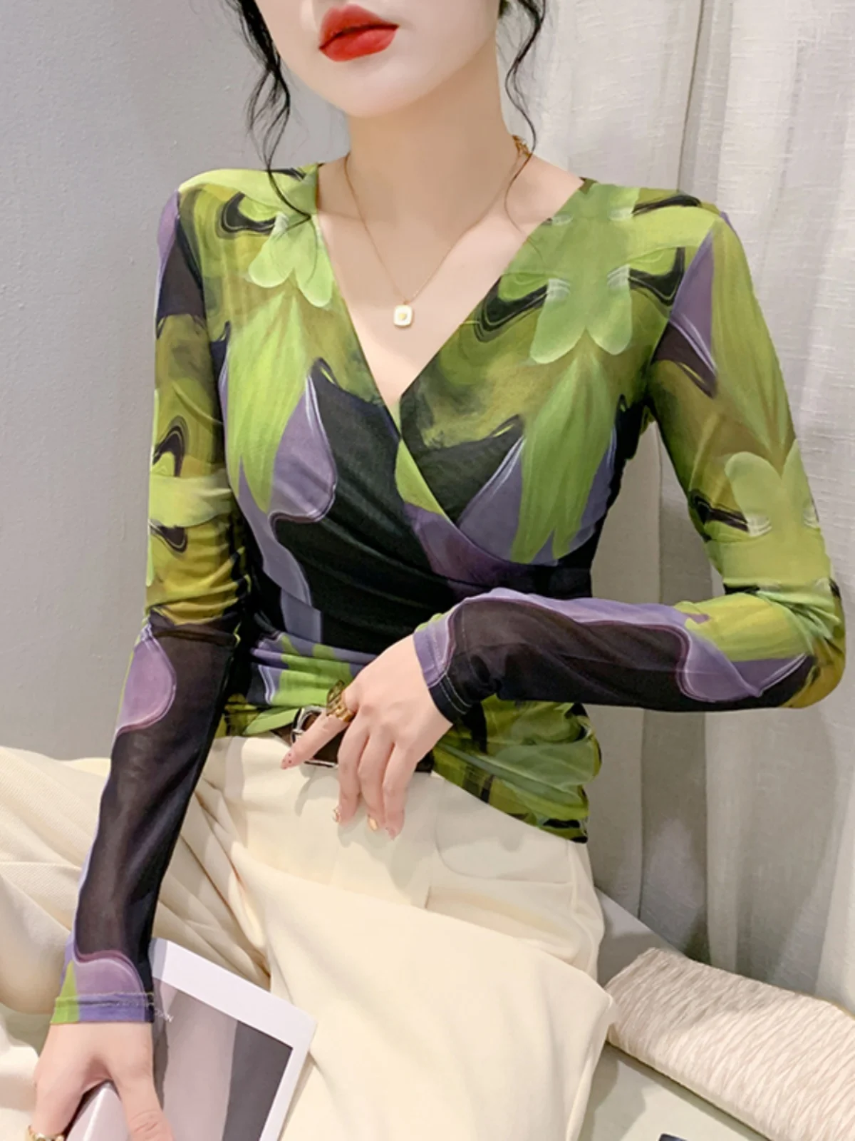 T-shirt à col en V Ele Cross, manches longues, imprimé, base, coupe ajustée, automne-hiver, tendance, style urbain, design jeune