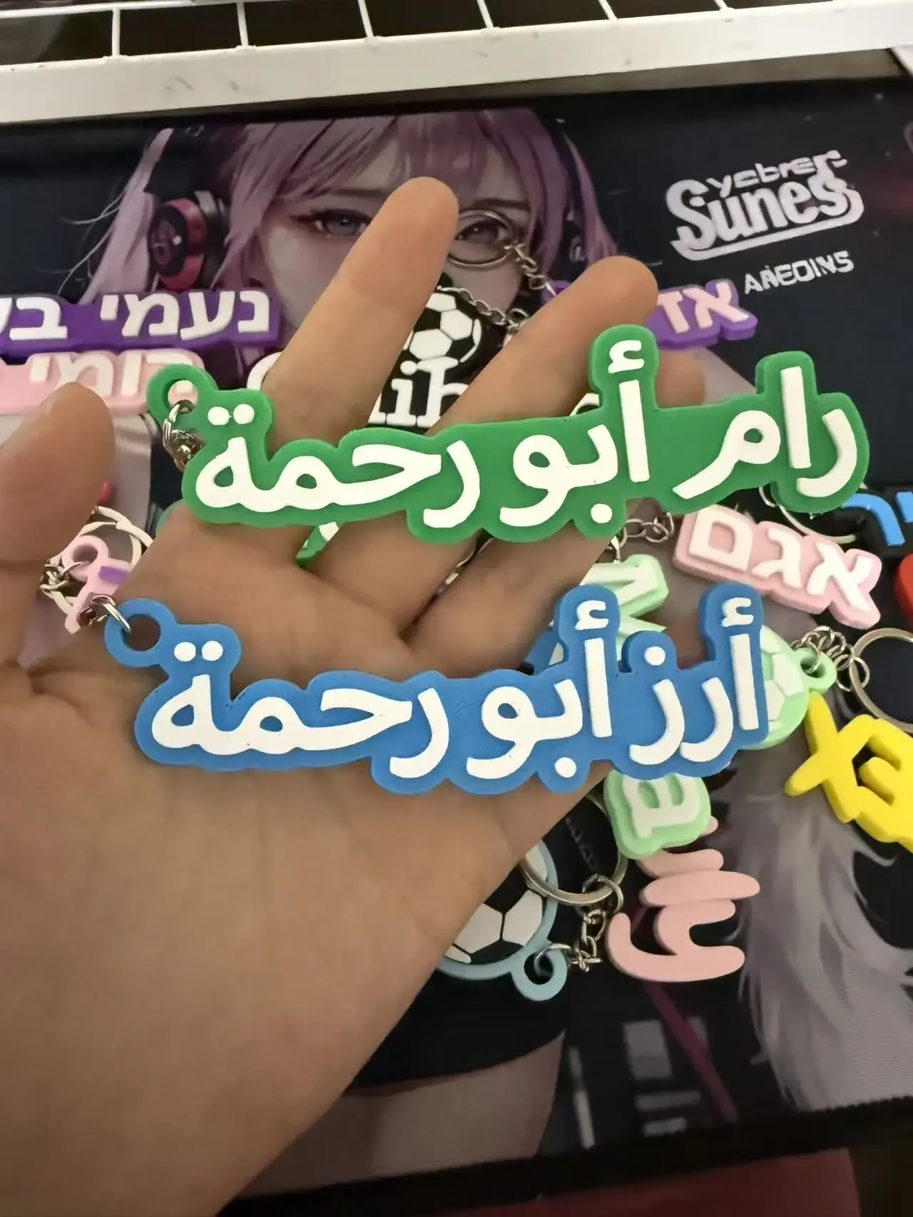 

Custom Arabic name keychains acrylic name keychain fashion 3D nameplate personality backpack car bad keychain