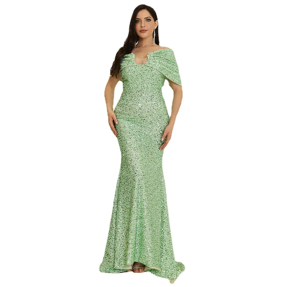 ชุดราตรีเซ็กซี่หรือชุดราตรียาวแบบเปิดไหล่ข้างเดียวประดับเลื่อมสำหรับงานพรอมหรืองานทางการ ดีไซน์เอวสูง...