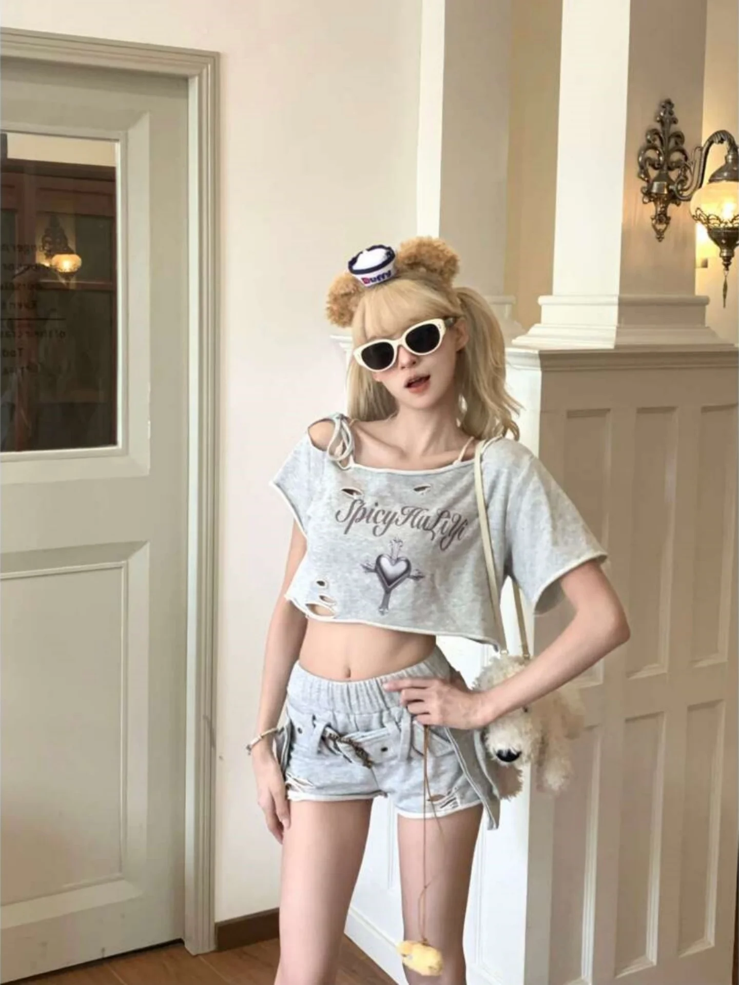 

American Style Hot Girl Casual Set Women's Summer Grey Shoulder Bared Short Sleeve Top Workwear Shorts Super Cute Two Piece Set