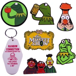 Muppet show pin drハネデアシスタントデューティーアシスタントデュートビーテーバーニーカーミットルモブローチレインボー接続キータグ私のビジネスパッチなし