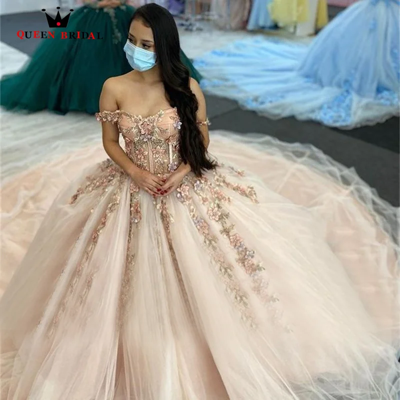 สีชมพูปิดไหล่ชุดไปงานเต้นรำ Quinceanera ชุดประณีต3D ดอกไม้หวาน16 Vestido De 15อันอ็อต Quinceanera Custom Made LJ33