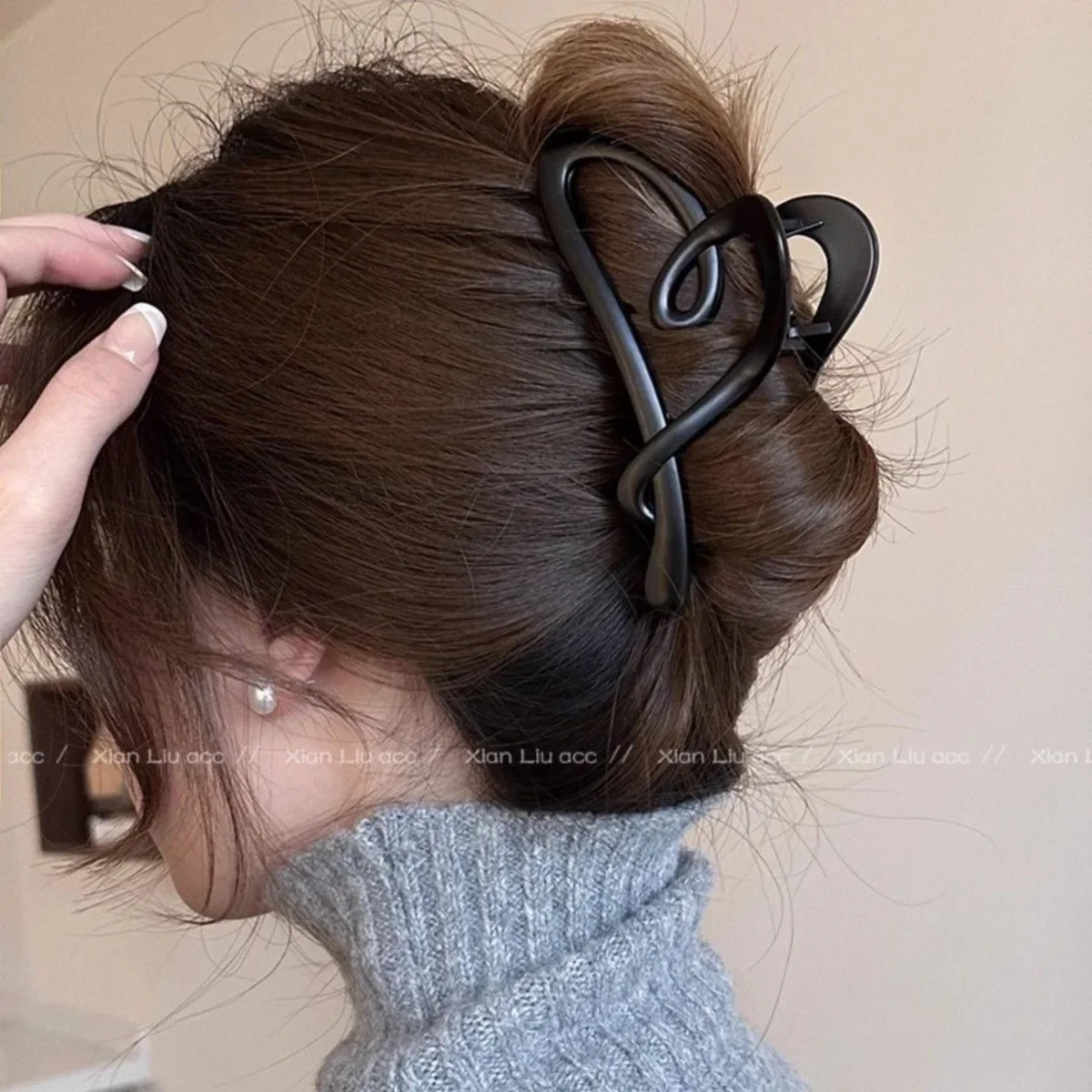 New Premium Matte Black Heart Claw Clip | Large-Sized Women's Hair Accessory | Back-of-Head Styling Hair Clip