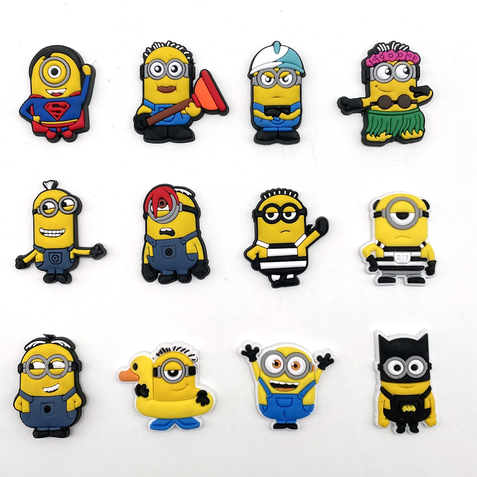 Despicable Me Shoe Decorações, Desenhos Animados Figura Acessórios, Flores, Chinelos, Presente Fivela, 12Pcs