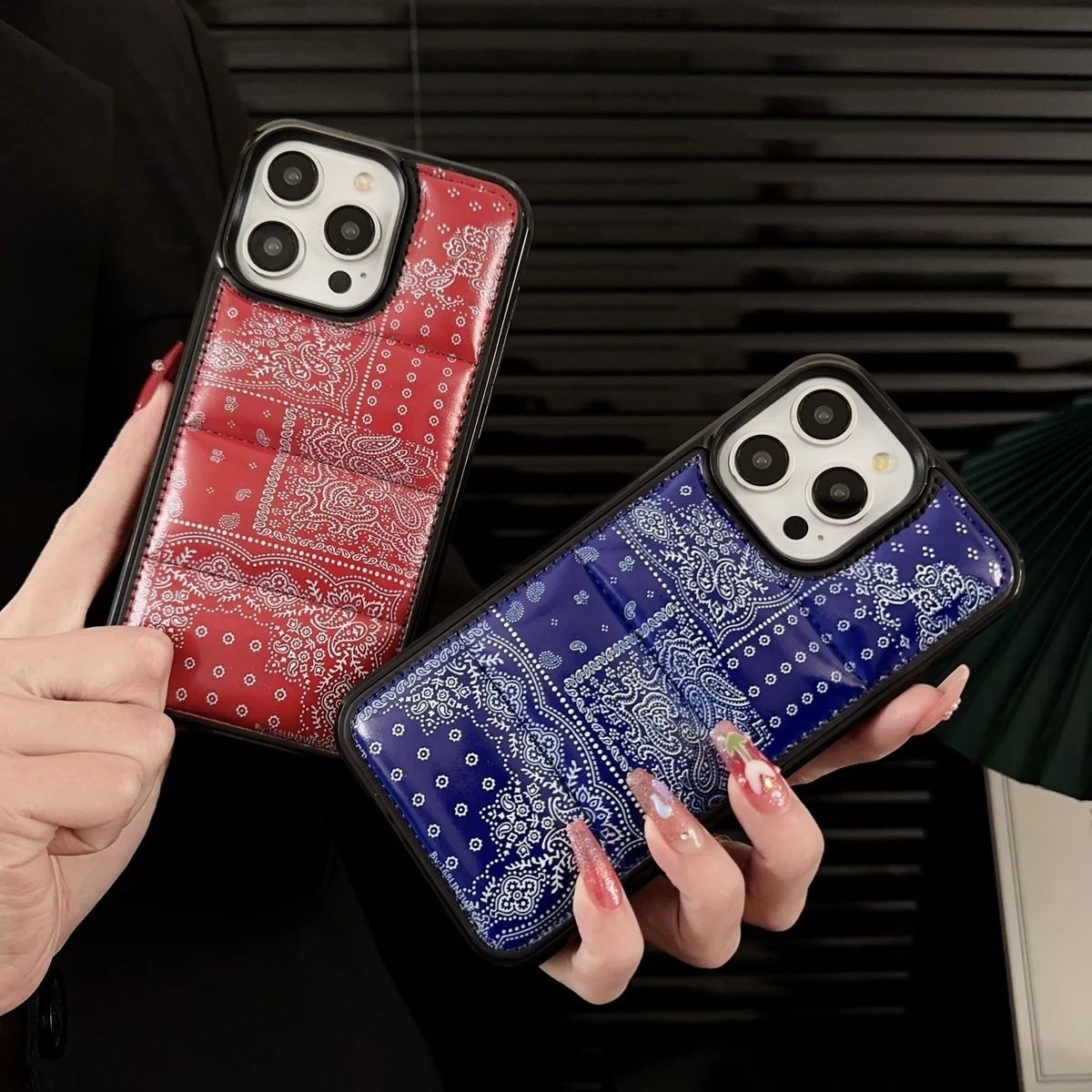 Retro The Puffer Case Red Blue Paisley Pattern Down Jacket Cover Case For iPhone 16 15 14 13 12 11 Pro Max Plus