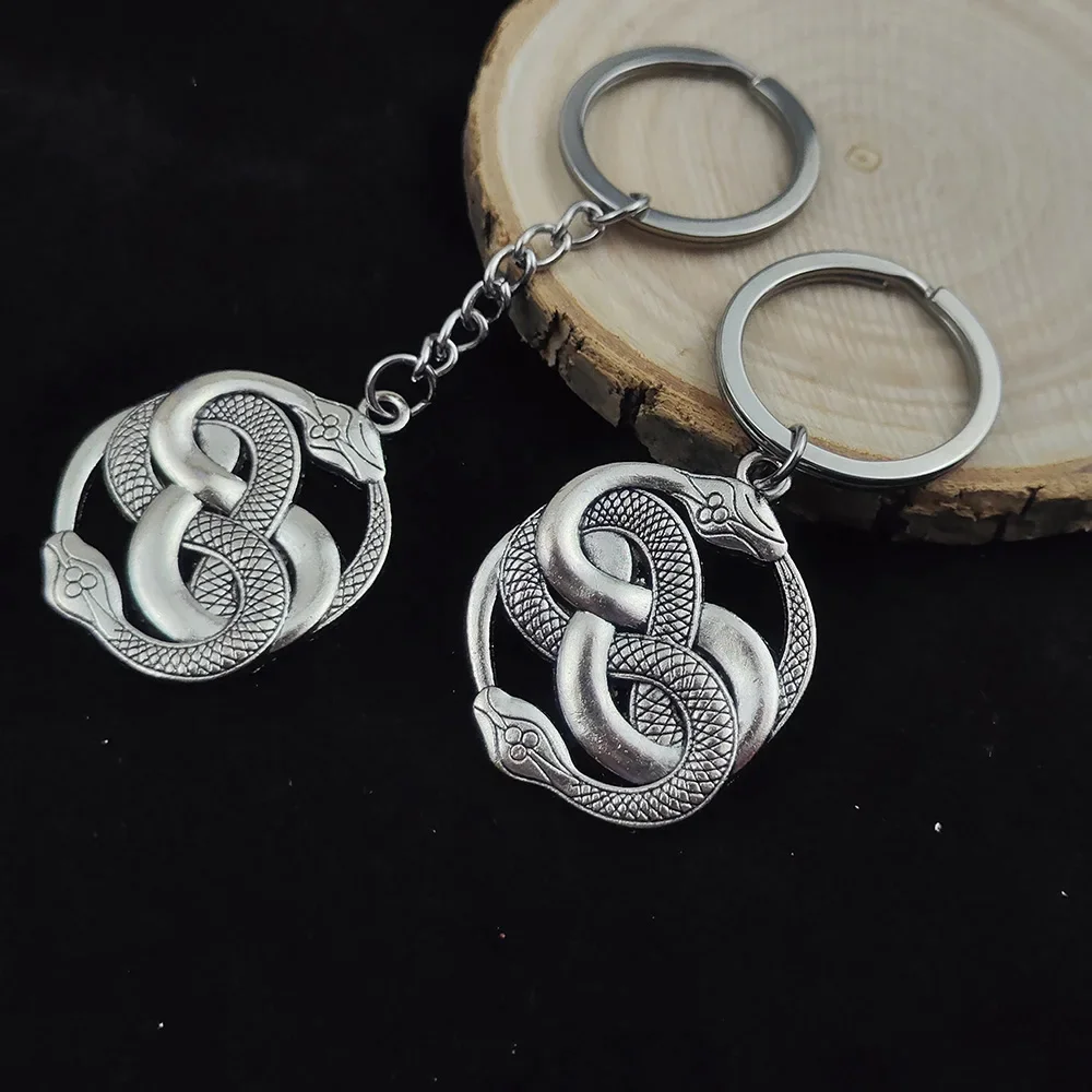 Vintage Keychain Silvery Round Double Snake Key Chains Alloy Animal Keyring Personalized Gothic Jewelry Men\'s Car Accessories