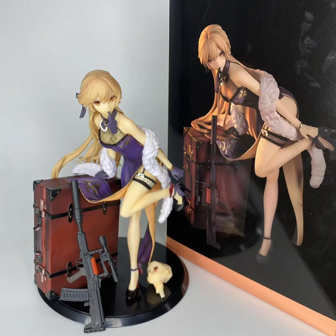 Adornos modelo hechos a mano de anime tallado de doble cabeza con corazón de lluvia púrpura de primera línea para niñas