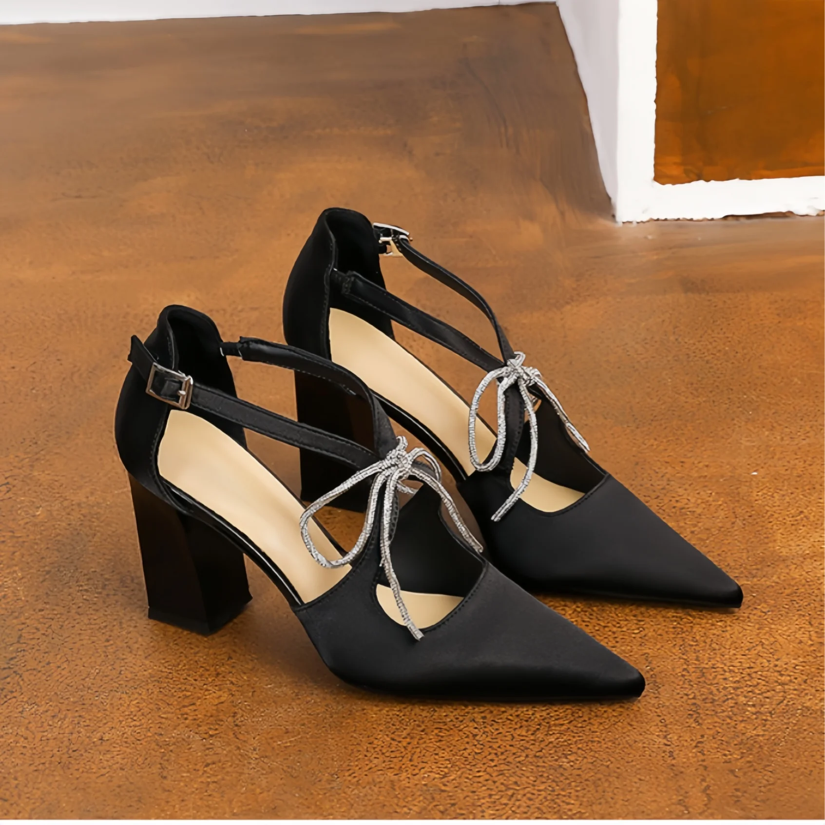 Bow Tie Tied High Heels Shallow Mouth Hollow Sandals Pointed Thick Heeled Sandals Wedding Banquet High Heels Advanced Sandals