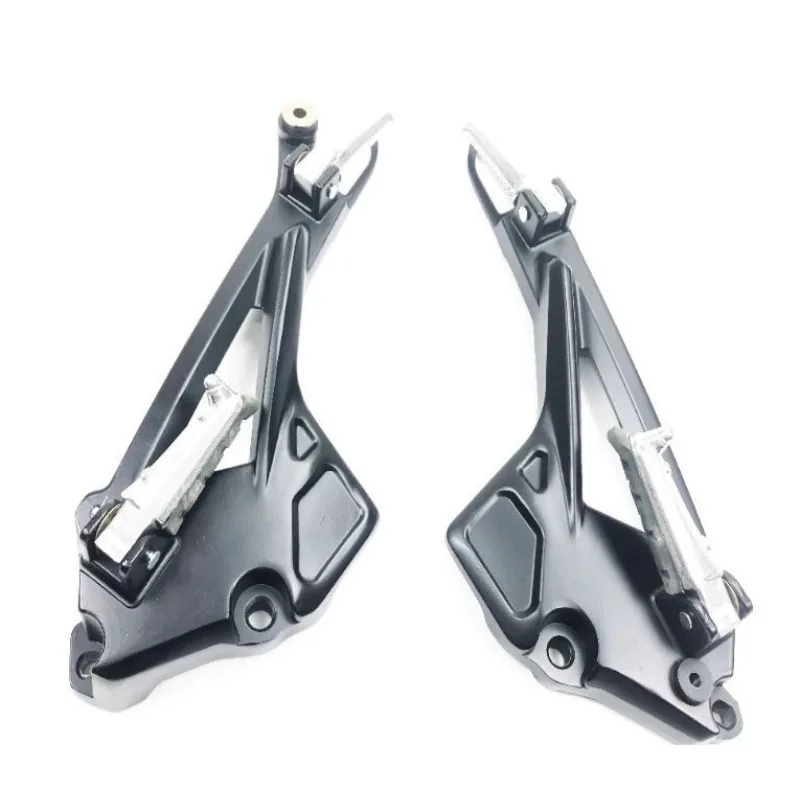 Motorcycle ZQ150-4E/ZH150-7C triangle plate bracket left and right rear foot pedal