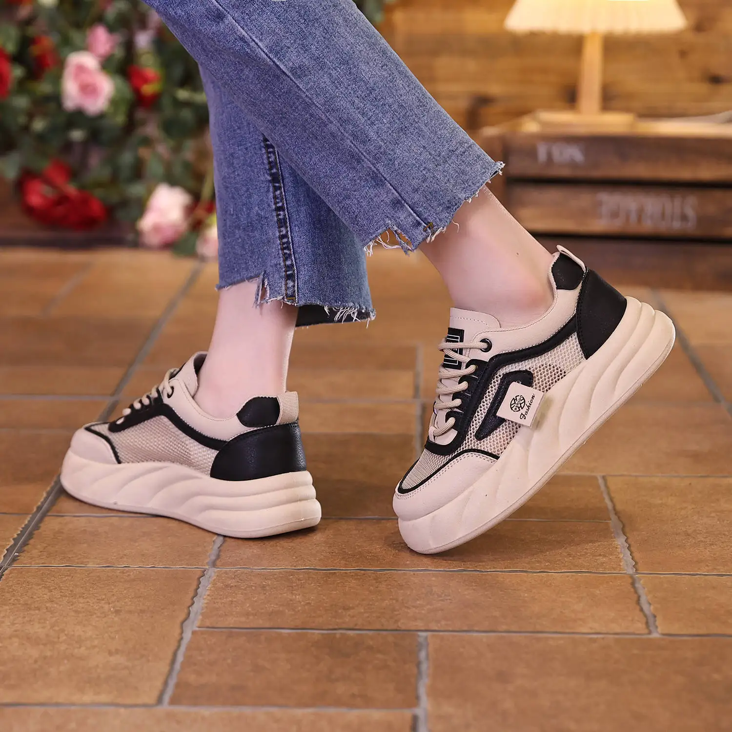 New Summer Women And Girls Running Shoes Fashion Air Mesh Sports Casual Breathable Female Sneakers Size 35-40