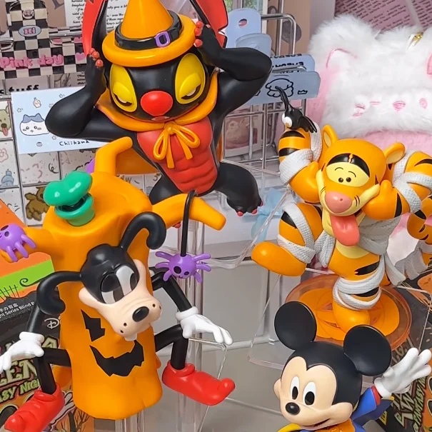 Autentica scatola cieca Disney Halloween Night Series Simpatico modello di decorazione per il desktop Giocattolo da collezione alla moda Regalo di compleanno
