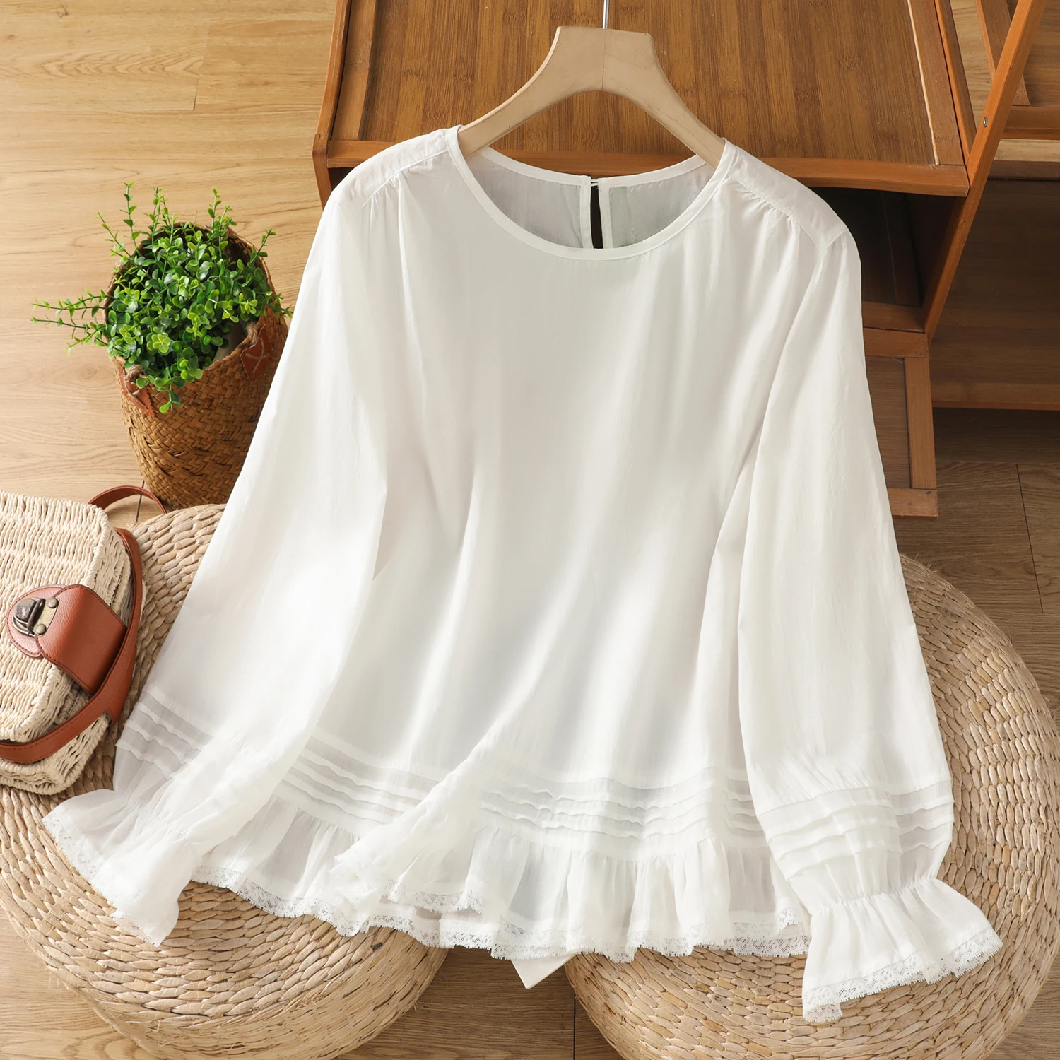 

Spring Autumn Ruffle White Blouse Shirt With Lace Hem Women's Long Sleeve Cotton Tops Elegant Ladies O-neck Flare-Sleeve Clothes