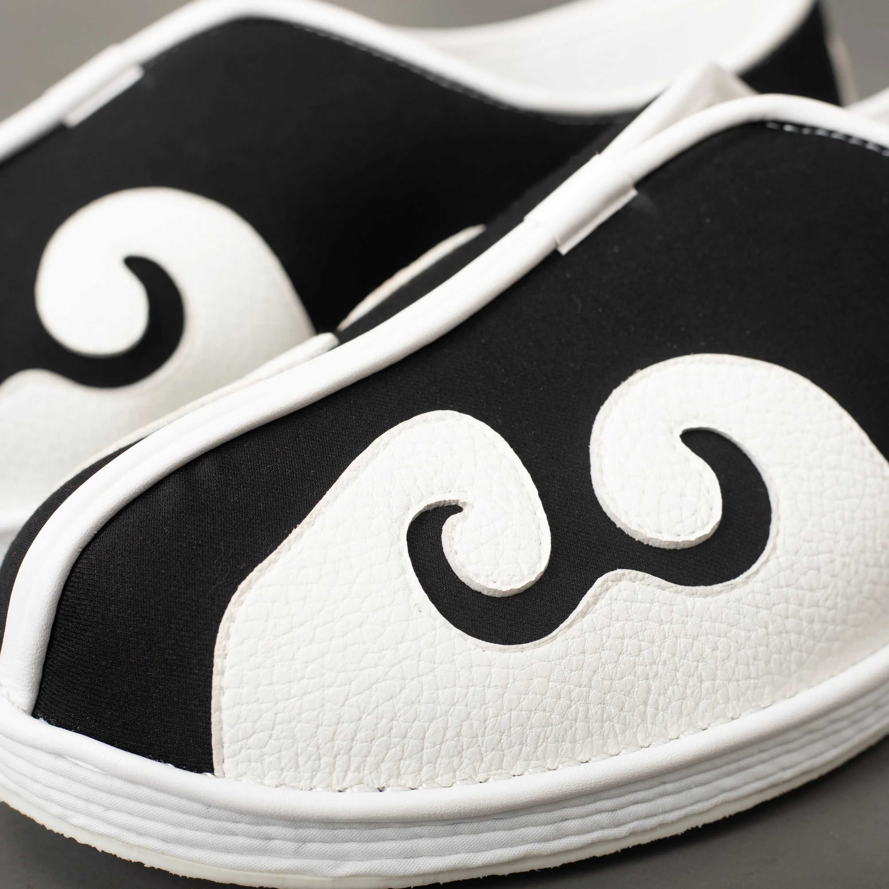 Traditional Handmade Thousand-layer Sole YunGou Shoes Non-slip Wear-resistant Taoist Wudang Tai Chi Martial Arts Shoes