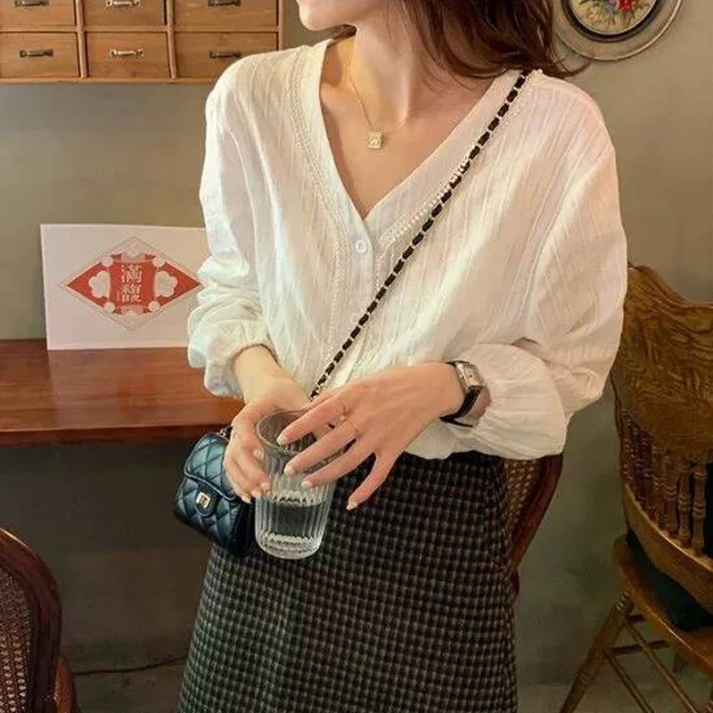 Long Sleeve Spring Autumn Lace Women Blouse Fashion V-neck Buttons White Shirt Elegant Loose Top Ladies Casual Clothes  8208#