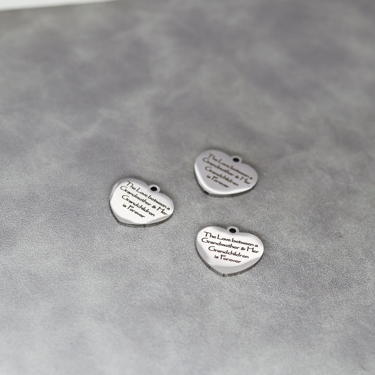 3pcs/Lot The Love Between A Grandmother & Her Grandchildren Is Forever Laser Engraved Heart-shaped Charm Pendant For Jewelry Diy