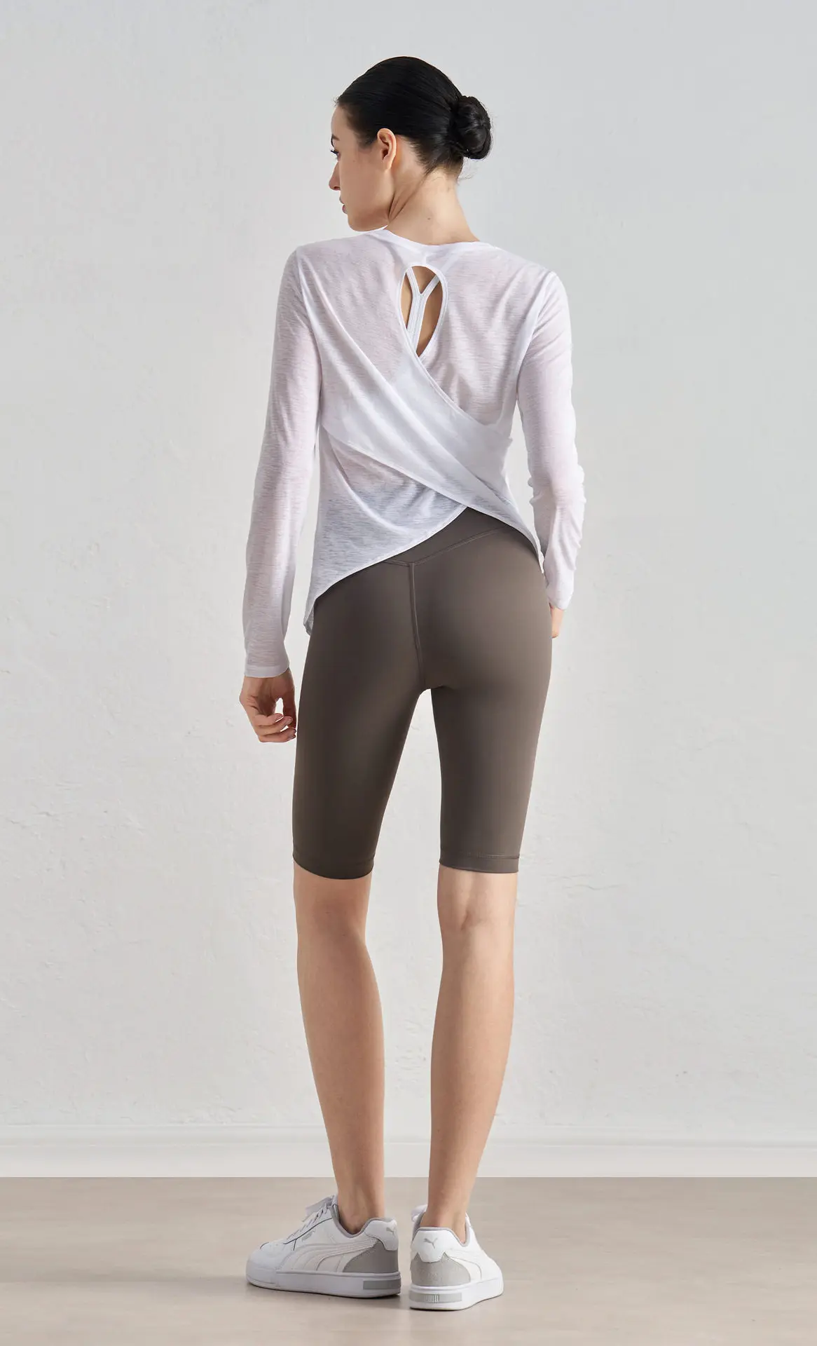 Hollow Beauty Rückenfreie Sportbluse mit Langen Ärmeln für Damen, Atmungsaktiv, Rundhals, Leicht, für Laufen, Pilates, Yoga – Detail 6