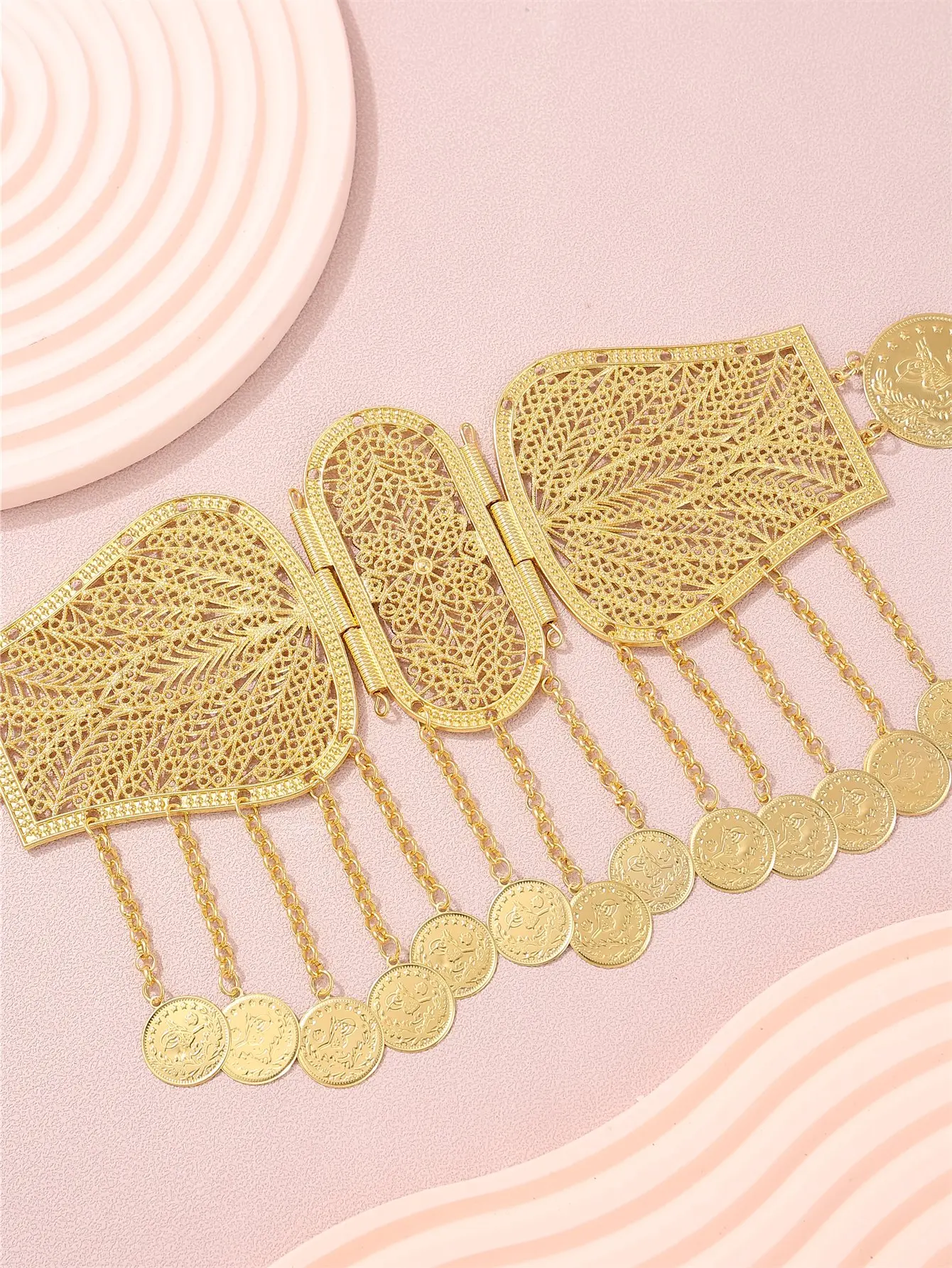 

A Fashionable Women's Robe Belt with Plant Motifs Paired with a Turkish Coin Pendant, Featuring Hollow Carving, Suitable for Women to Wear at Weddings, Banquets, and Festivals, with Adjustable Length