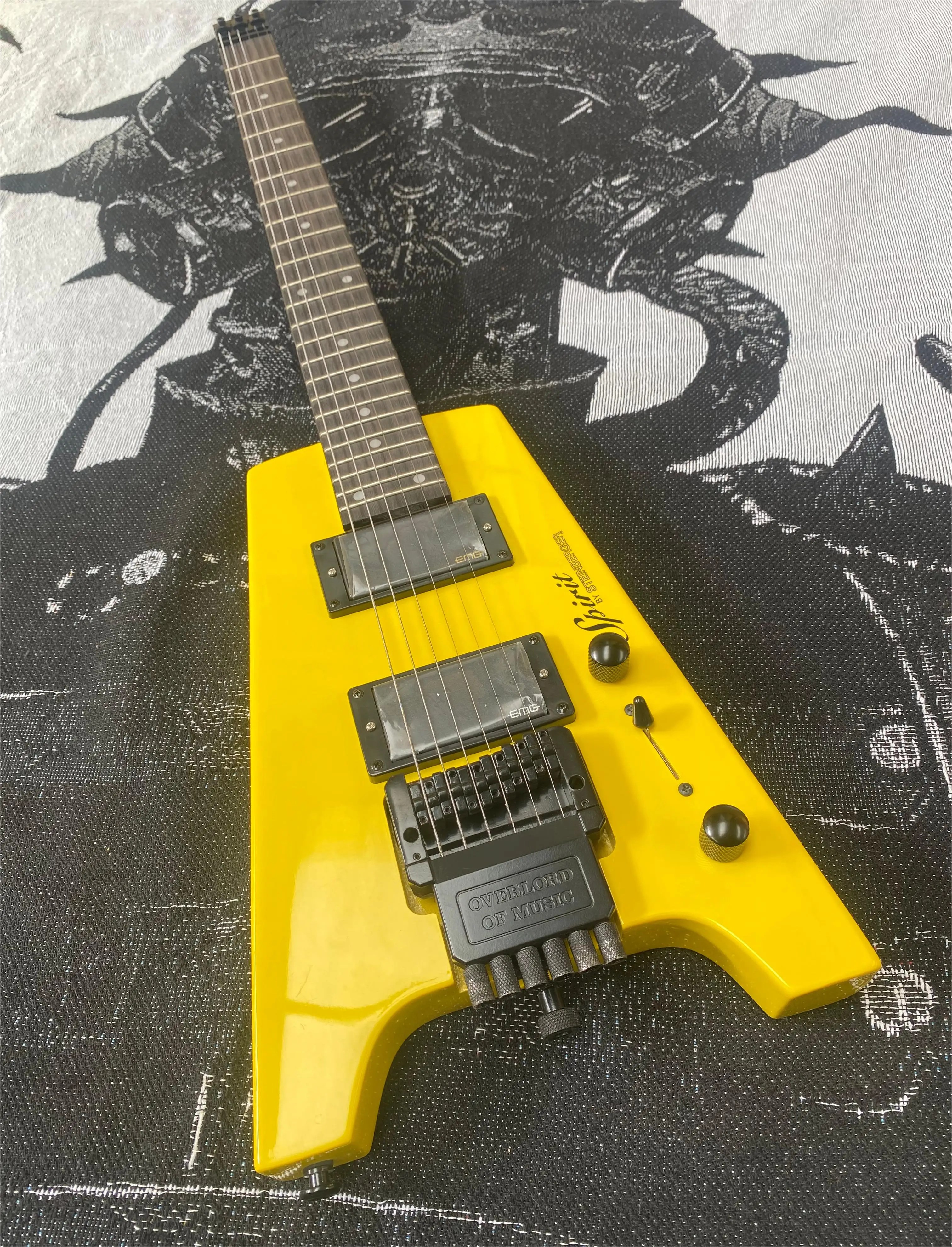 High quality electric guitar, headless series, HH pickups, tremolo system, yellow lacquer, lightweight and portable