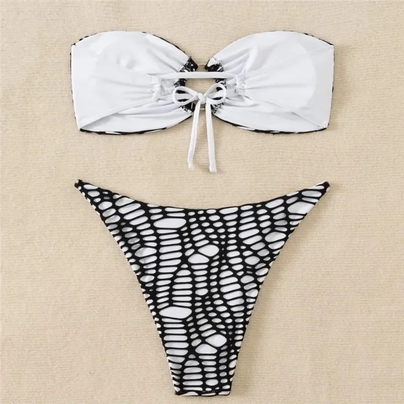 مثير أسود أبيض العصابة مايكرو ثونغ بيكيني ملابس السباحة النساء 2025 الجوف خارج البرازيلي بحر قطعتين ثوب السباحة مجموعة 2025