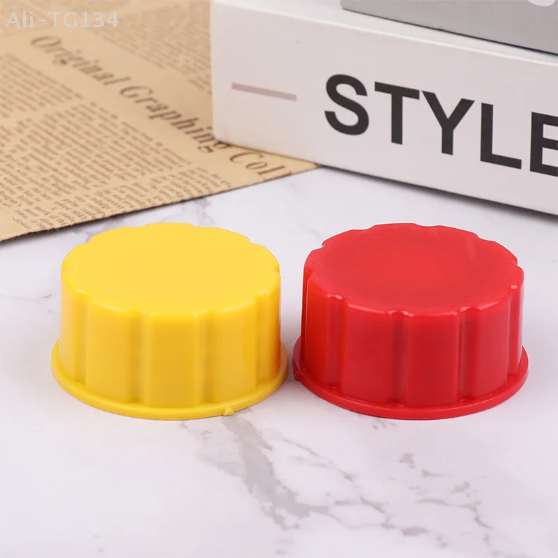 

Пластиковая крышка газового баллона на 1/2/3/5 галлонов, внутренний диаметр 43 мм, наружный диаметр 54 мм, H 23 мм, портативная крышка бензобака, сменная красная, желтая крышка газового баллона SHIDWJ