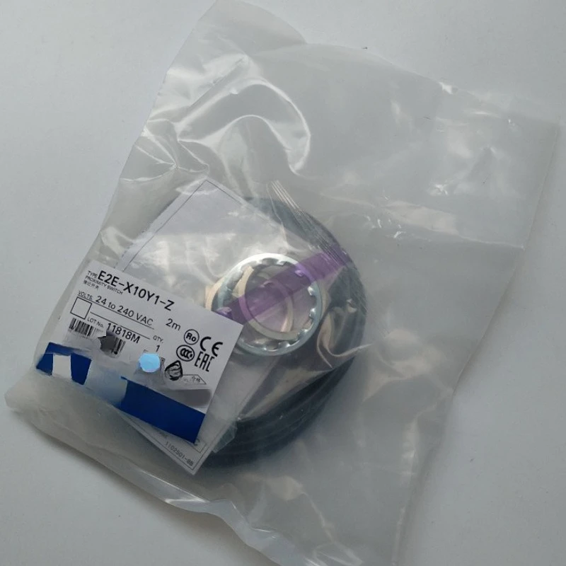 Proximity switch, sensor E2E-X10MY1-Z.