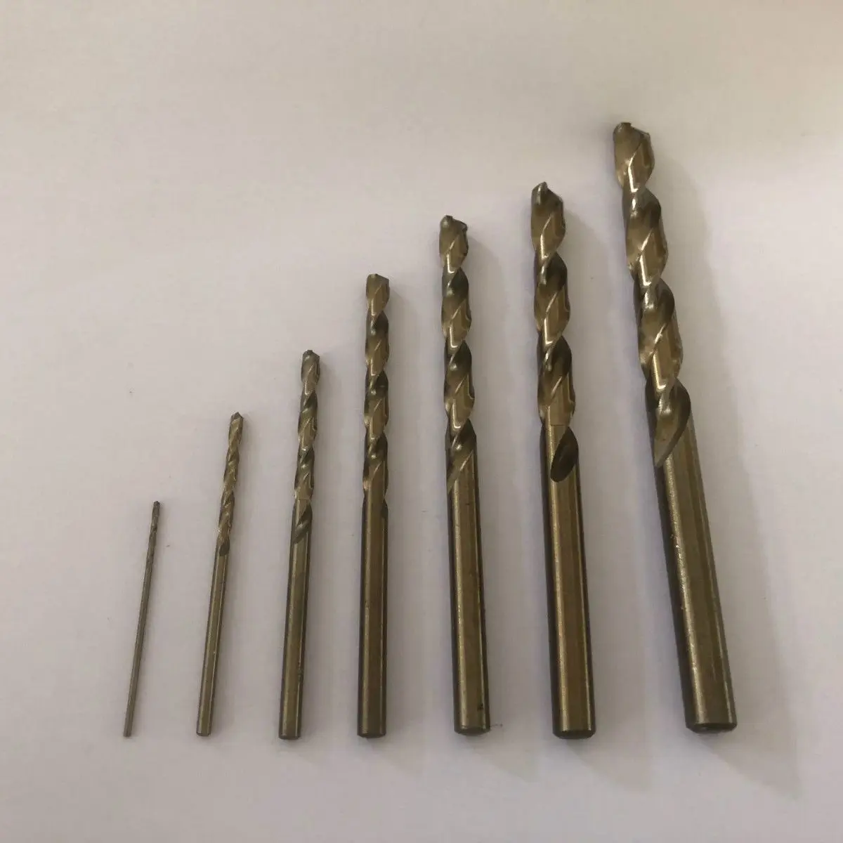 5 5,0 5,1 5,2 5,3 5,4 5,5 5,6 5,7 5,8 5,9 6,0 mm HSS-CO M35 Wiertła kręte z chwytem prostym ze stali kobaltowej do stali nierdzewnej