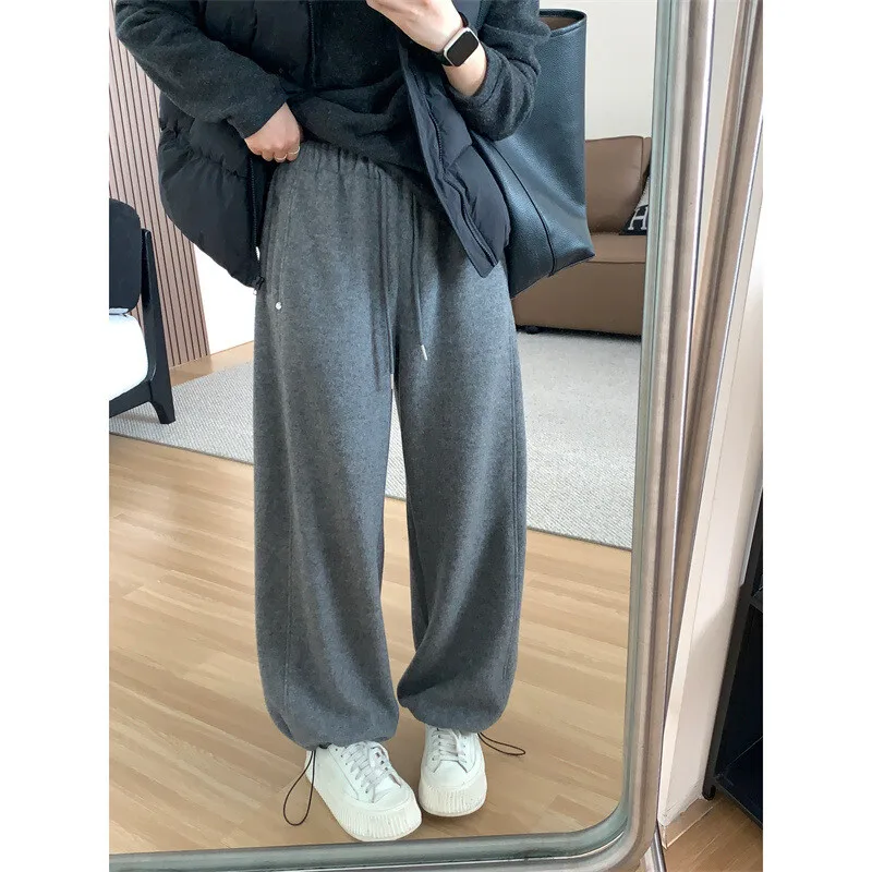 Calça de perna reta de veludo cinza escuro para mulheres forrado de lã quente jogger calças casuais em dois sentidos inverno