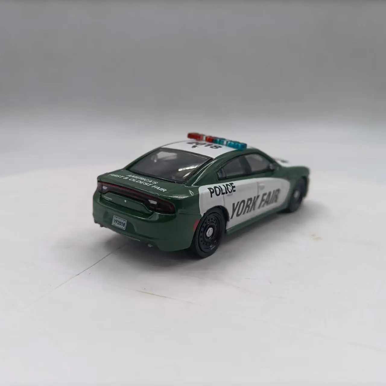 1:64 2018 إصدار محدود زخرفة نهائية جديدة لسيارة الشرطة نموذج سيارة محاكاة سبيكة