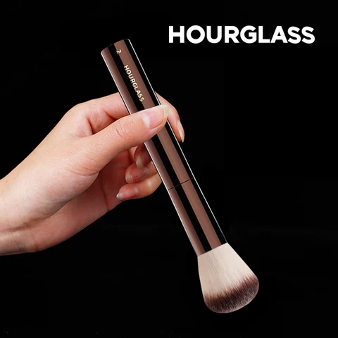 Кисть для макияжа Hourglass 'Sand Timer' - идеальный инструмент для профессионального макияжа — внешний вид товара