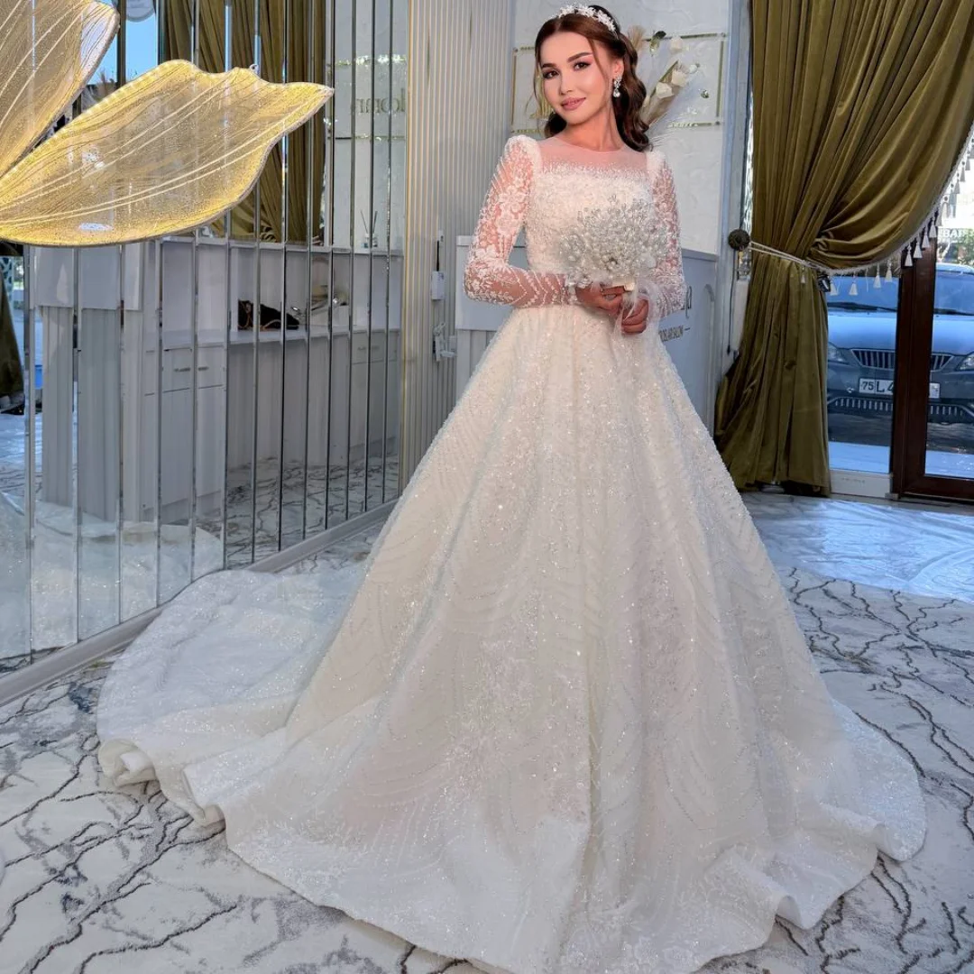 Maßgeschneidertes Illusions-Ausschnitt Langarm Ballkleid Hochzeitskleid 2026 mit Allover-Perlenstickerei und Schleppe Brautkleid Vestidos De Novia