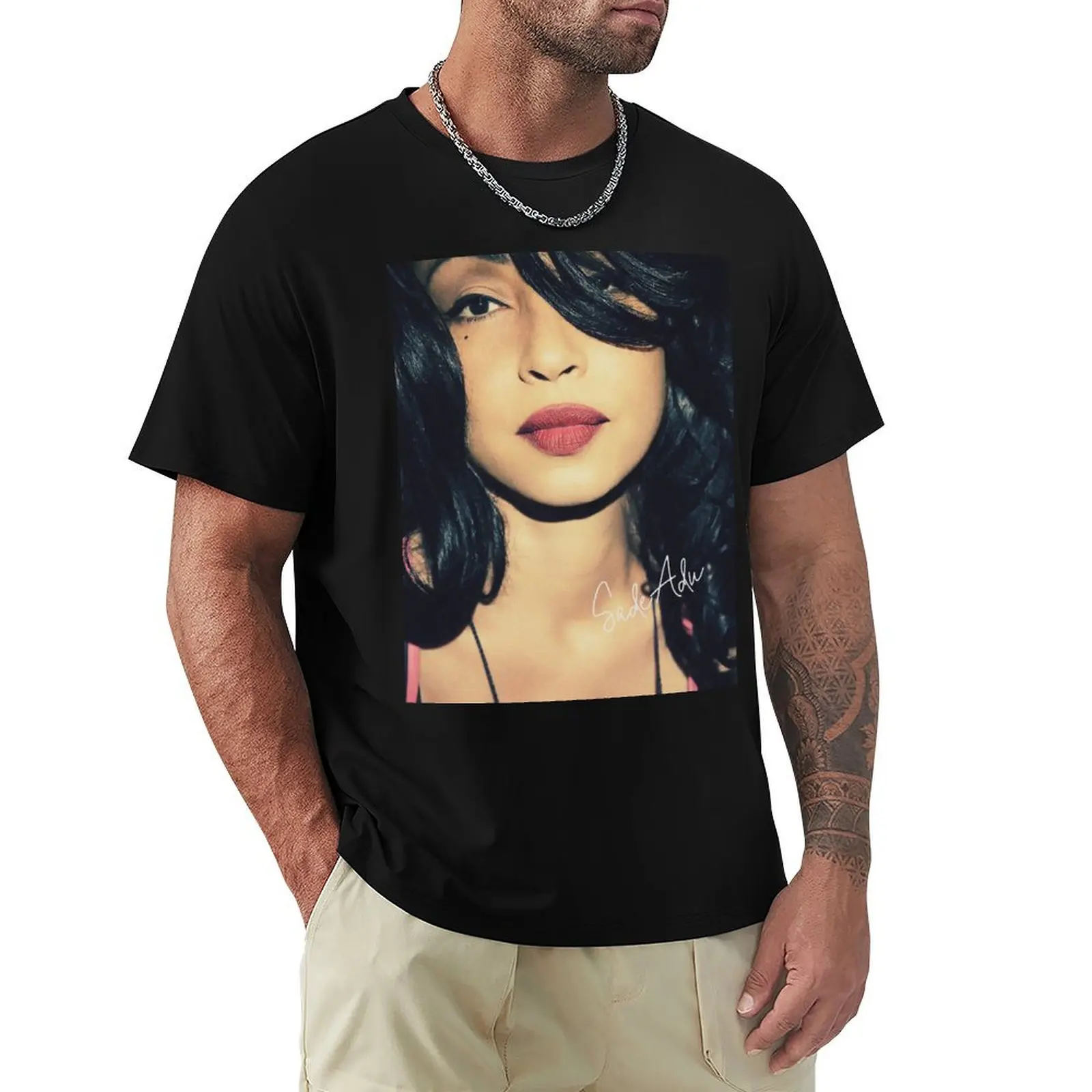 Digitally grained close up photo of a British famous singer. For music lovers. T-Shirt Summer Holiday T-Shirt
