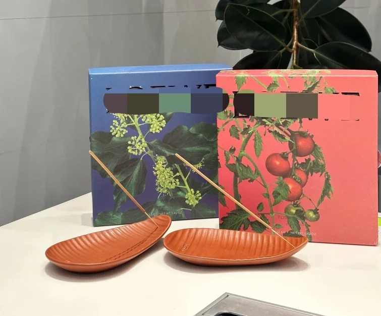 

Aromatic Incense (Tomato Leaf) - Aids Yoga & Meditation, Zen Calming, Ivy Glazed Base, Warm Atmosphere