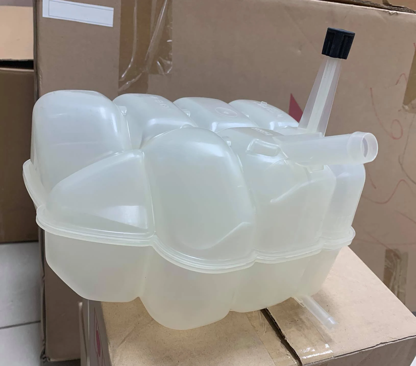 

Radiator Overflow tank Assy without caps for Ford Ranger EB3G-8A080-AC EB3G8A080AC 1922277