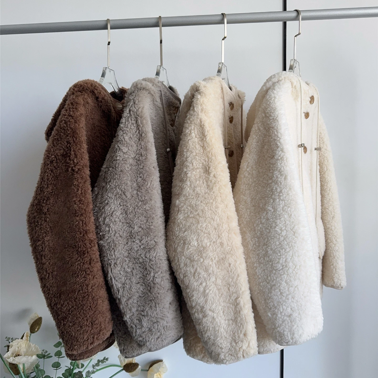 เสื้อโค้ทผู้หญิงแบบมีฮู้ดบุขนสัตว์ผสม แฟชั่นแบบกระดุมแถวเดียว แจ็คเก็ตขนแกะสไตล์เกาหลี หนาและอบอุ่น