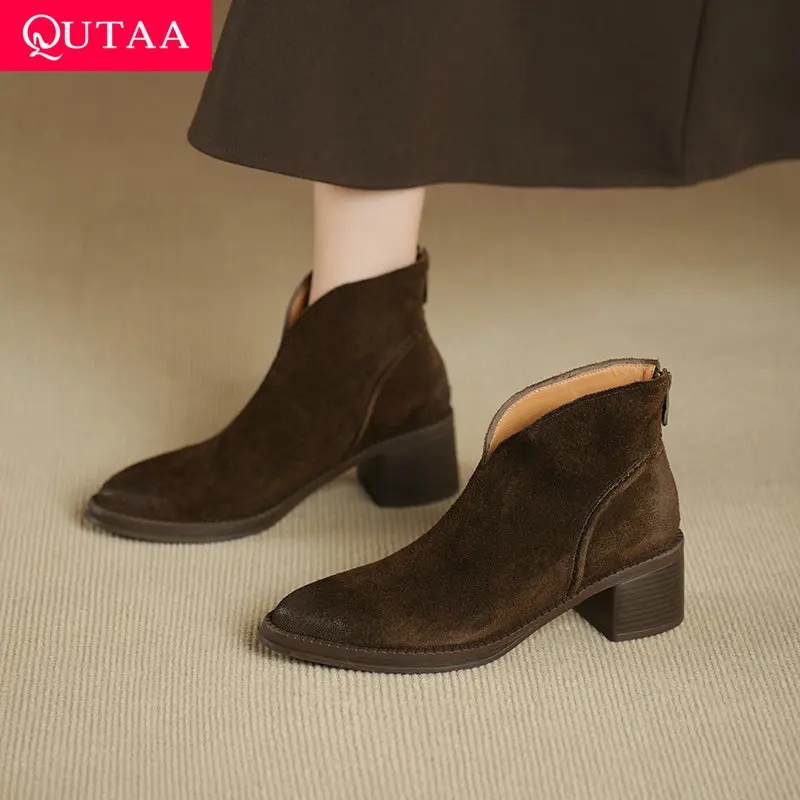 

QUTAA 2026, модные женские ботильоны, зимняя обувь из коровьей кожи, осенние короткие ботинки «Челси» на среднем каблуке с застежкой-молнией и круглым носком, размеры 34-40