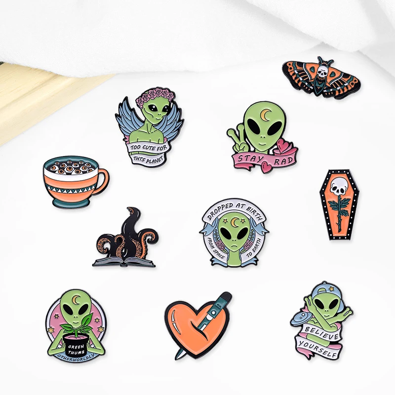 

Creative Trendy Cartoon Extraterrestrial Oil Drop Lapel Brooch Badge Pin Denim Bag Gift Men Women Fashion Jewelry Accessories