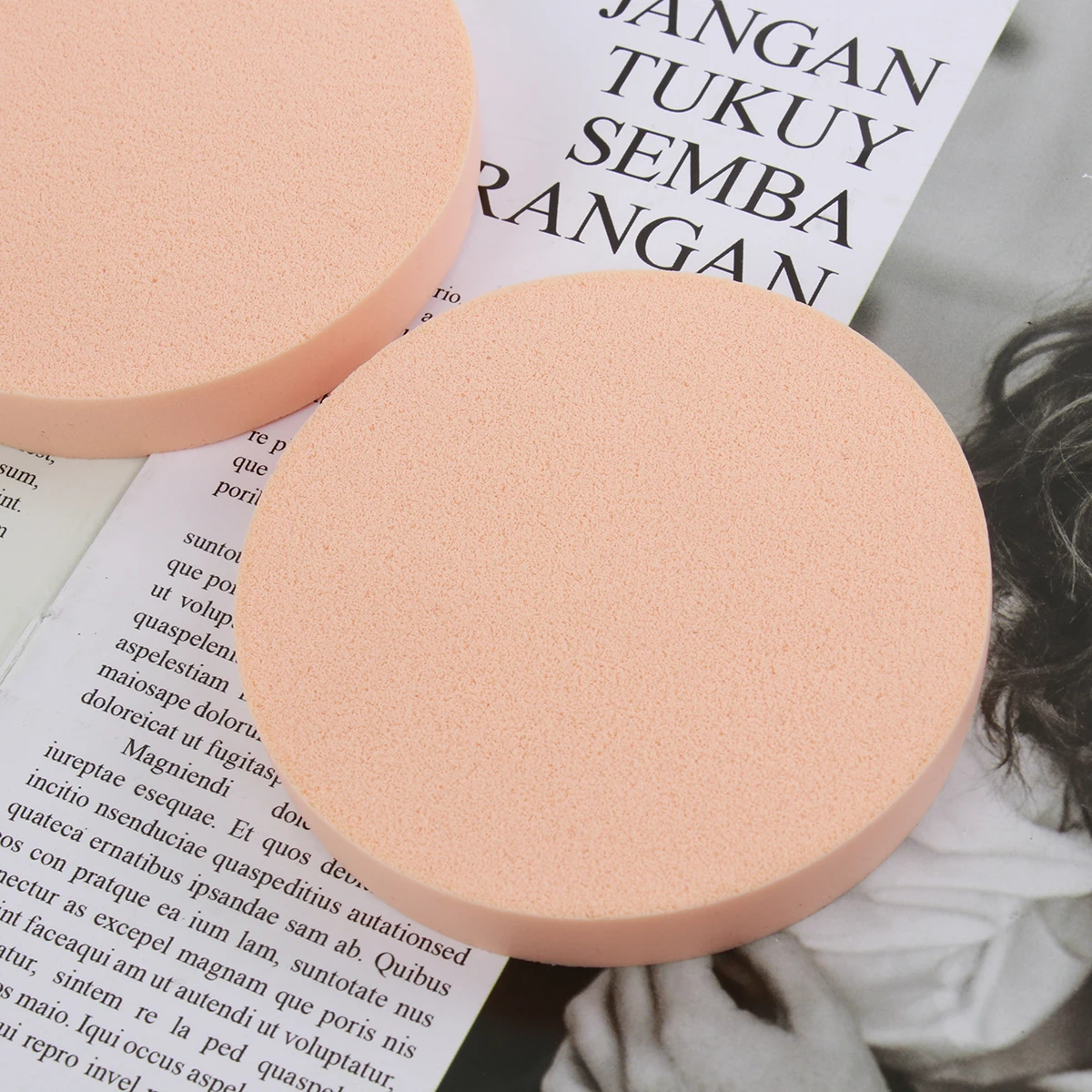 

12pcs Beauty Makeup Facial Sponges Puff Skin Color Dry and Wet Puff Powder Puff (Large Size, Skin Color)