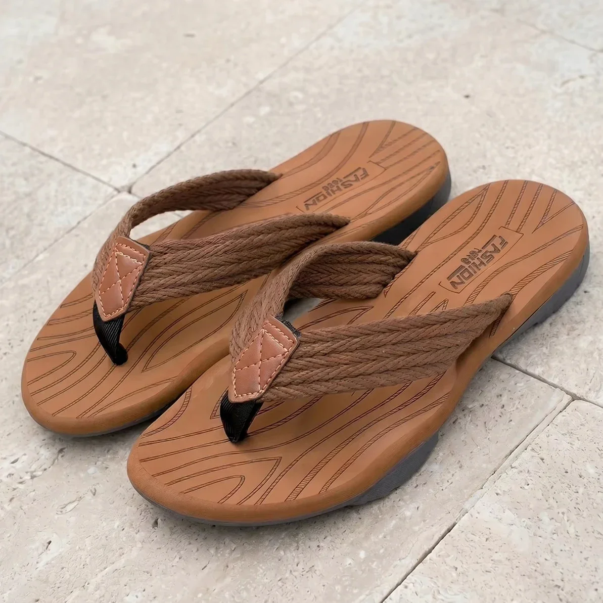 Herren-Strand-Flip-Flops, bequeme Strand-Sandalen, rutschfeste und strapazierfähige Freizeitschuhe für den Sommer, geeignet für den Innen- und Außenbereich. – Detail 3