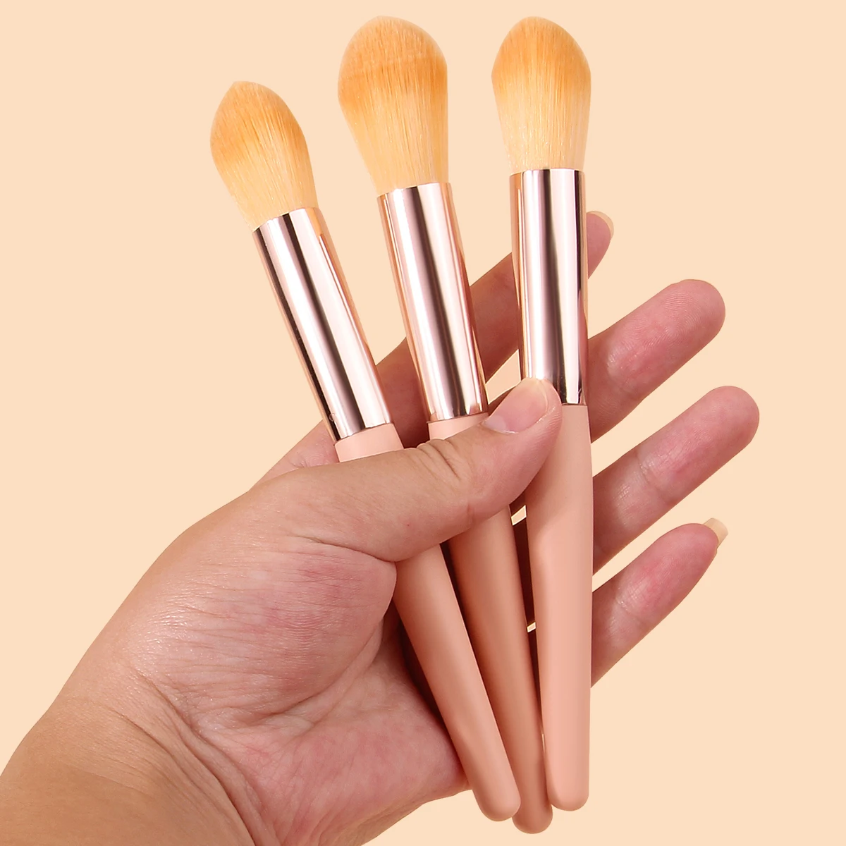Pincel de maquiagem de cerdas macias com cabo de madeira 3 peças, pincel de blush, pincel de brilho, pincel de destaque, ferramentas de beleza facial para iniciantes