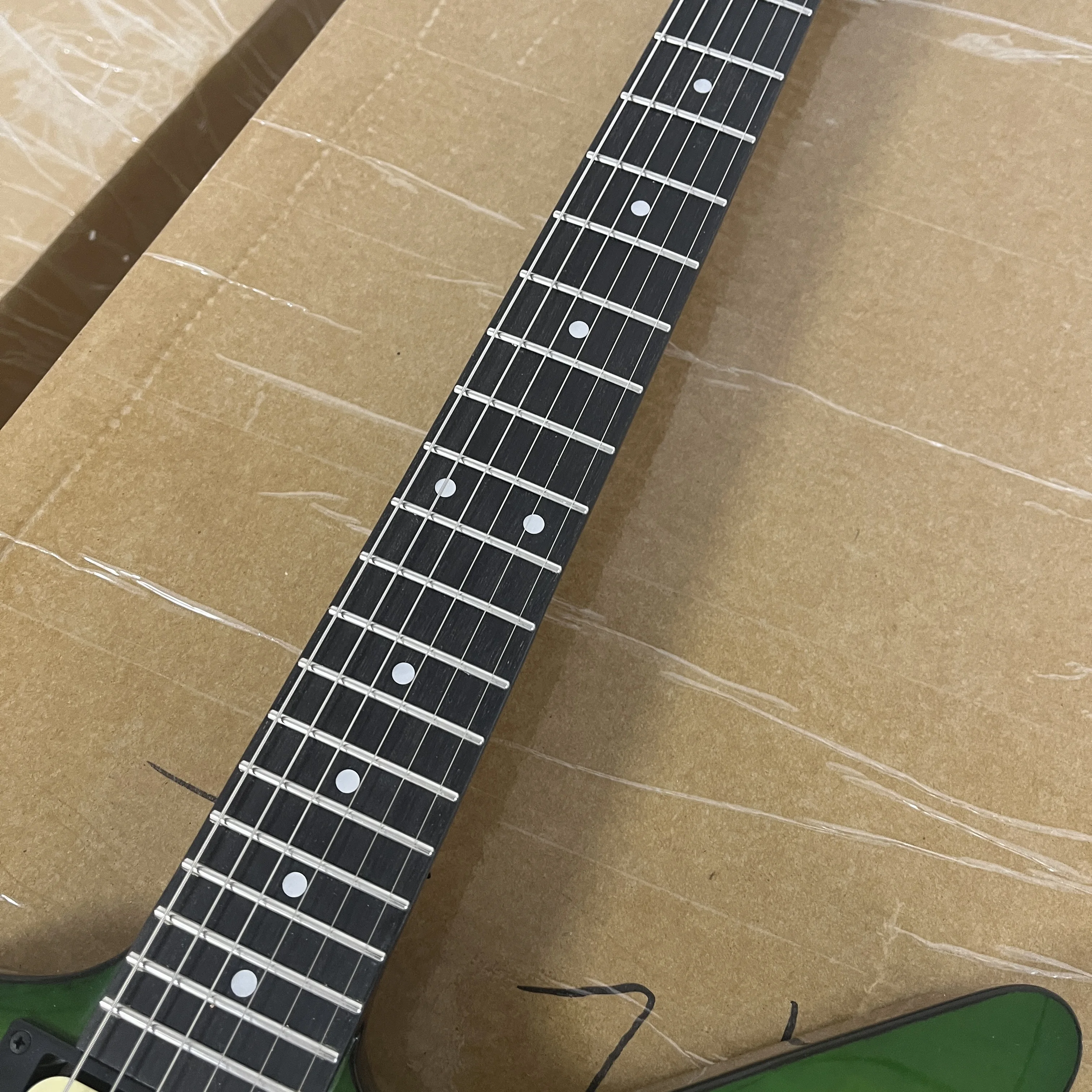 Dimebag Electric Guitar With Gradient Green Flame Maple Veneer Dual High-Power Pickups, Golden Double Tremolo Bridges, Rosewood Fingerboard Signature Heavy Metal Shape Suitable for Both Recording And Live Performances