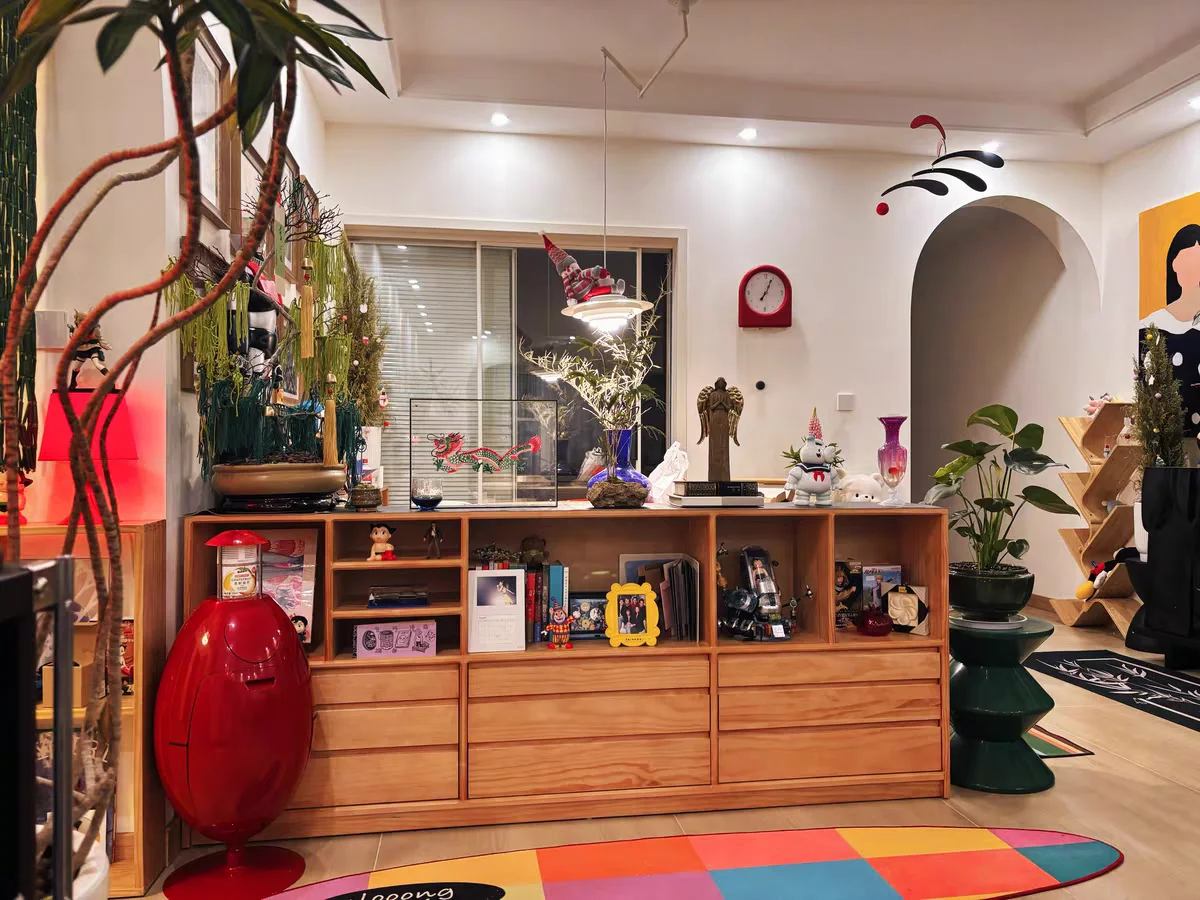 Dynamic Art Installation Similar to the Wind Chime Museum's Style, Vintage-Style Ornament, Red and Black Feathers, Danish Balance Pendant